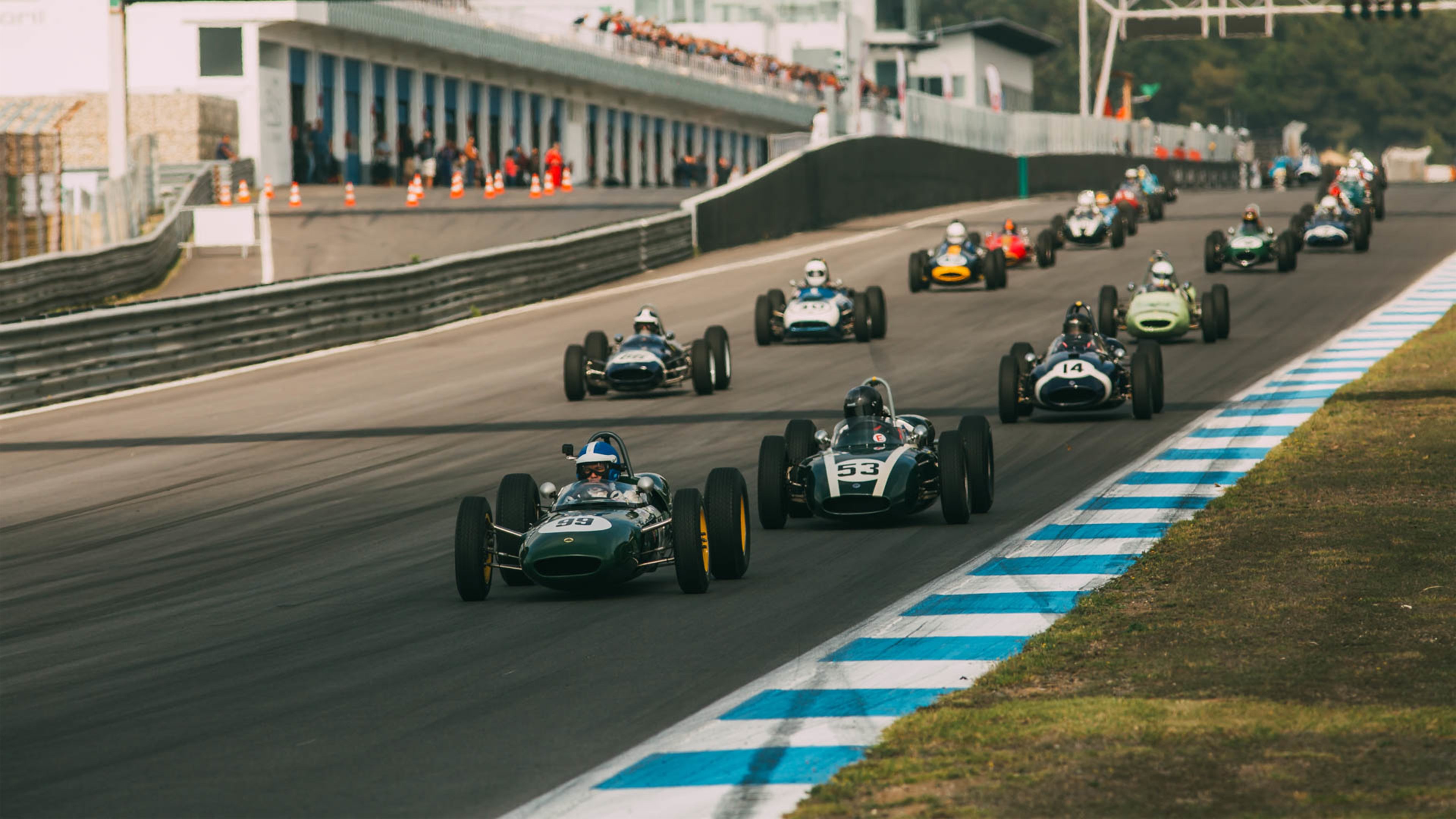 A fascinante série clássica de desporto motorizado de Peter Auto traz o seu final a Portugal