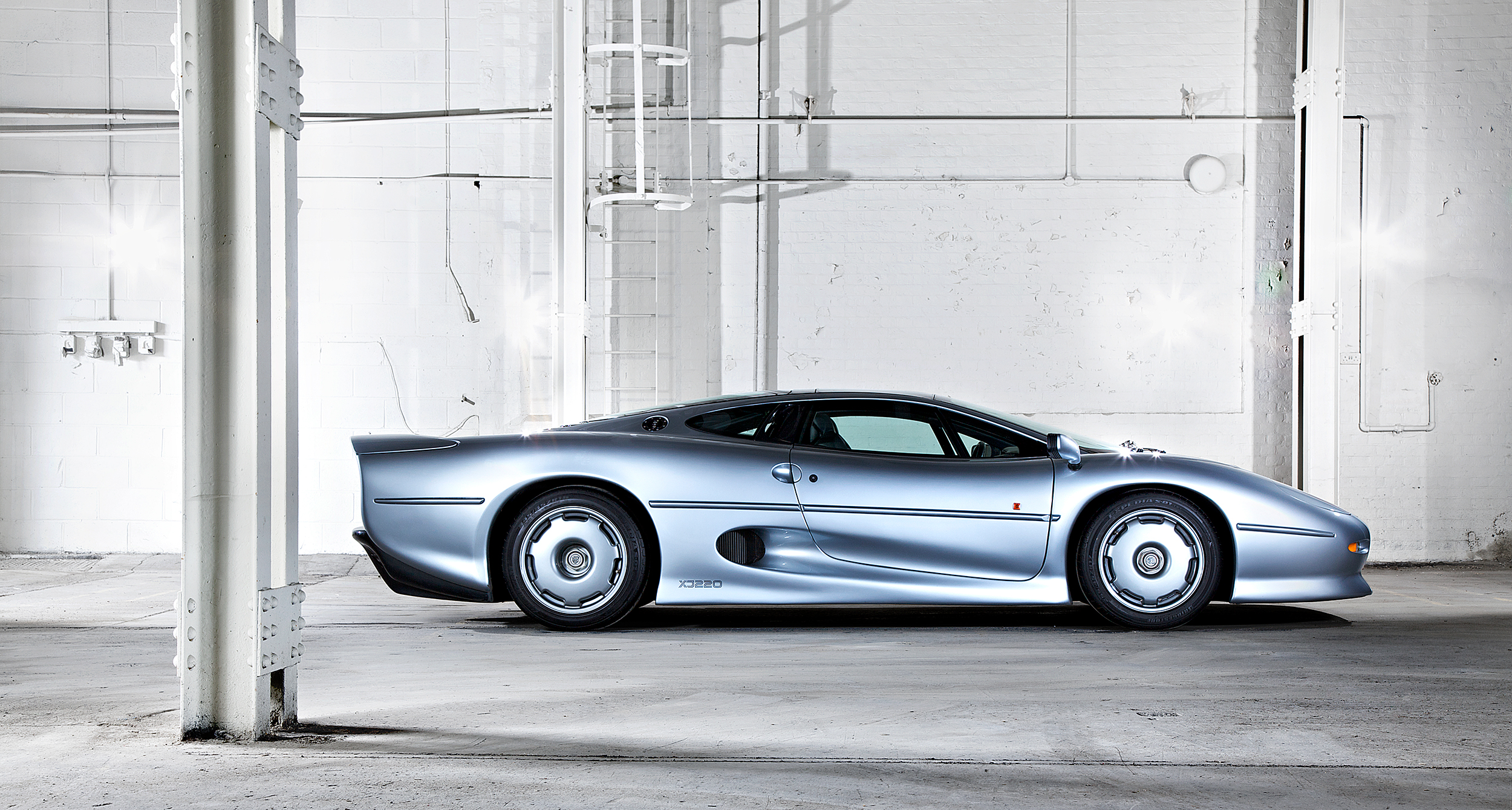 jaguar xj220 tyres 01