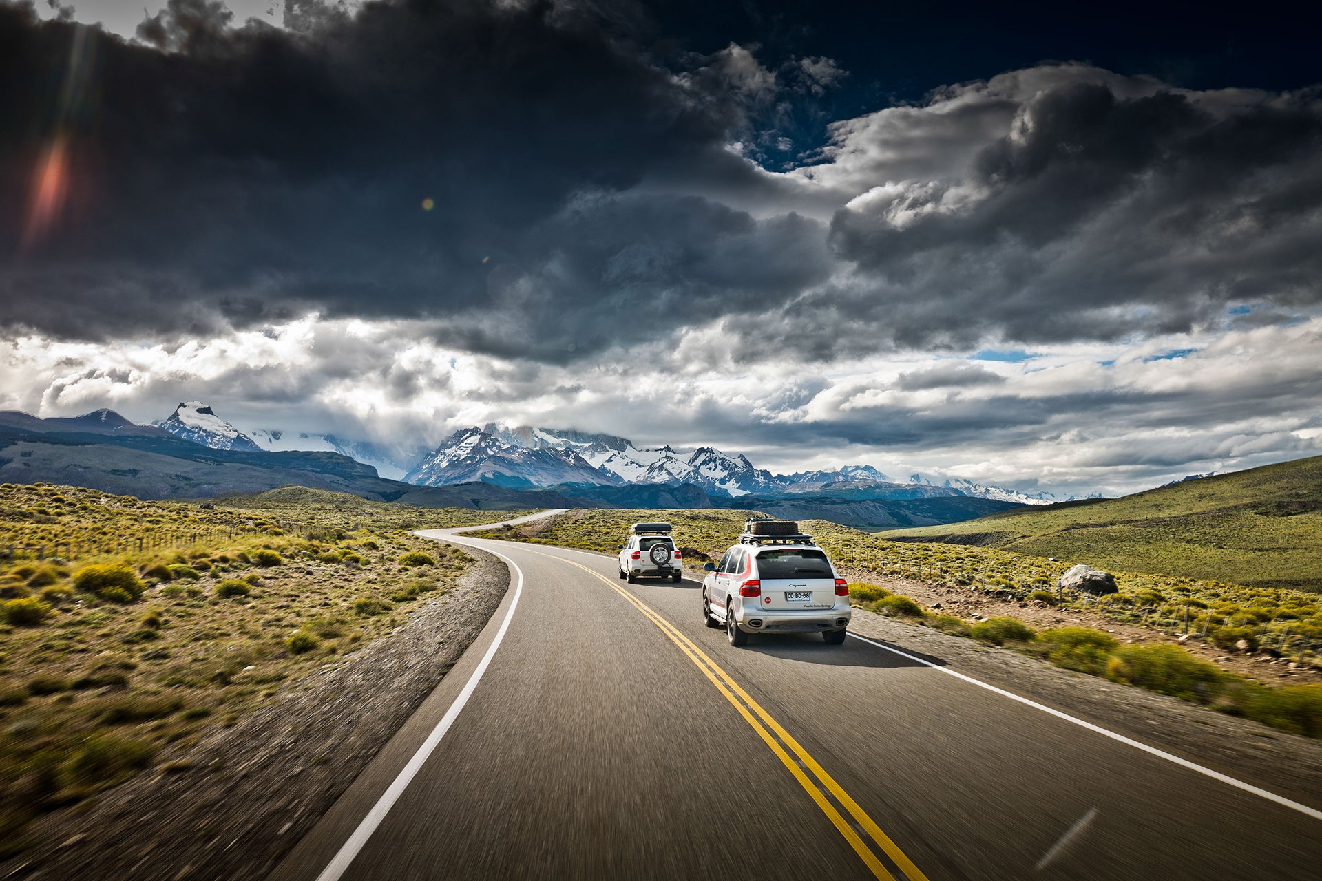 Viaja a los confines del mundo con dos Porsche Cayenne restomods