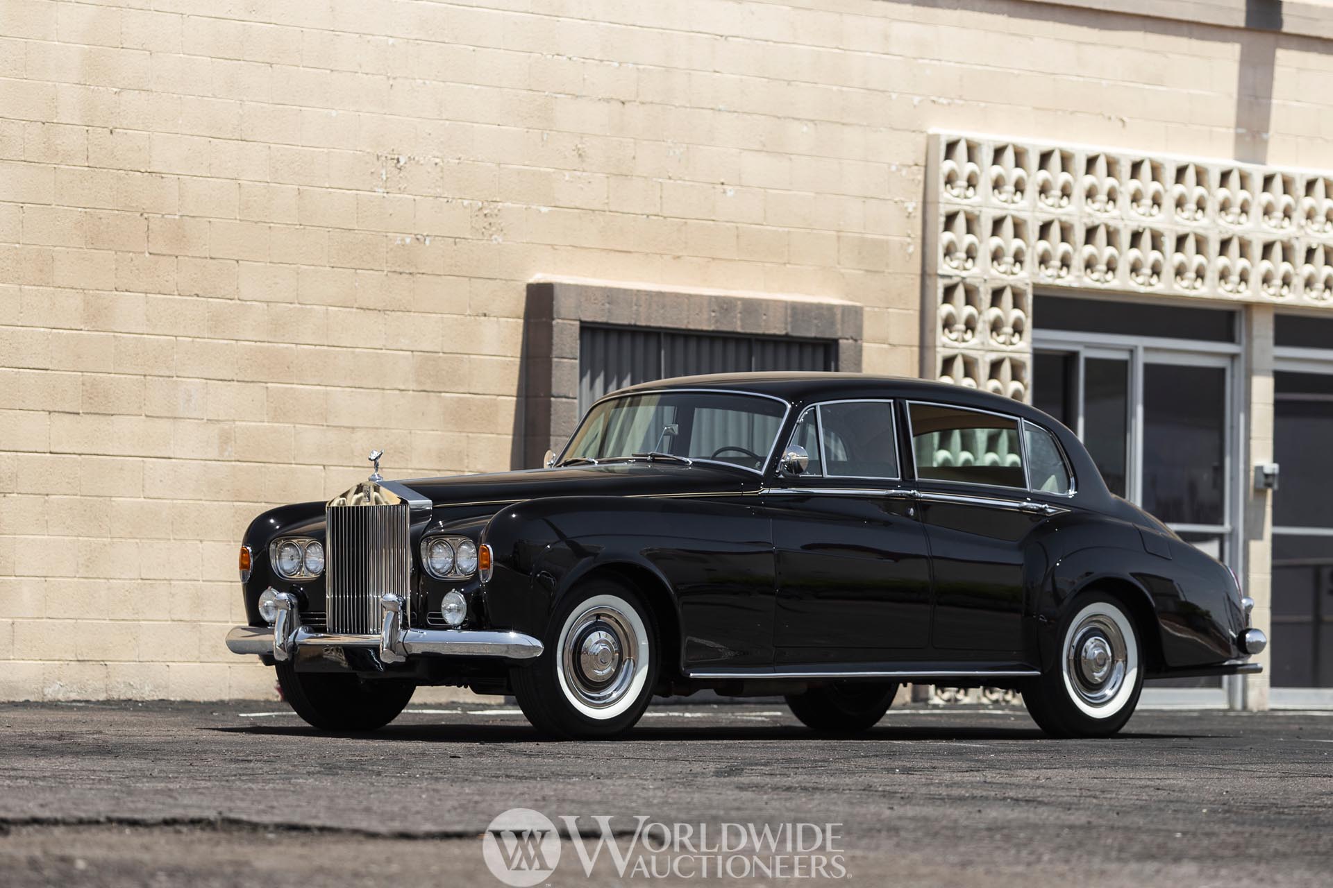 Diện kiến Biệt thự di động cổ RollsRoyce SIlver Cloud III tại Việt Nam  Có tiền mua Phantom đời mới cũng chưa chắc mua được