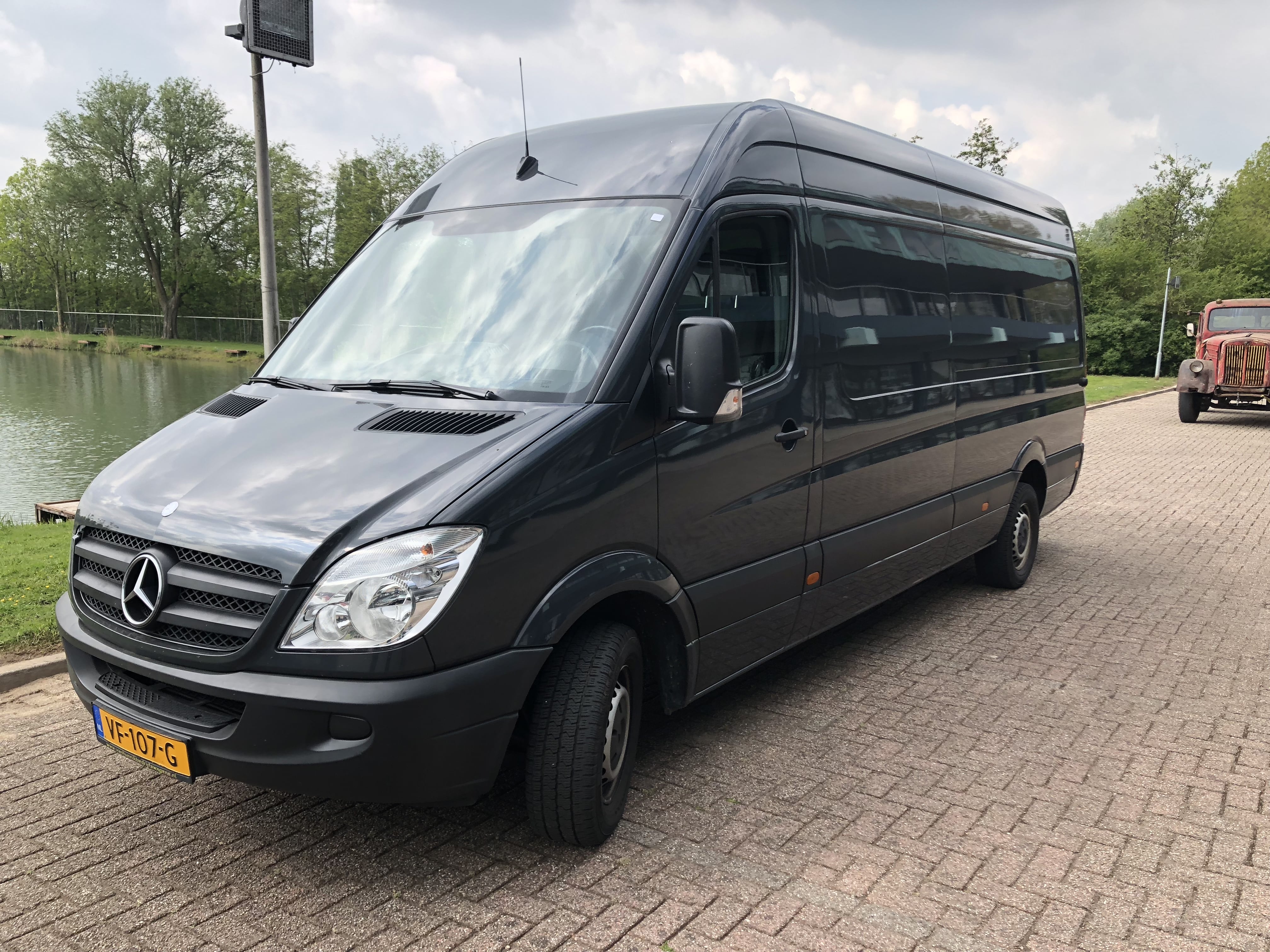 Кто такой спринтер. Mercedes Benz Sprinter 2012. Мерседес Спринтер 2012. Mercedes Sprinter 2500. Сажевый Мерседес Спринтер 2012.