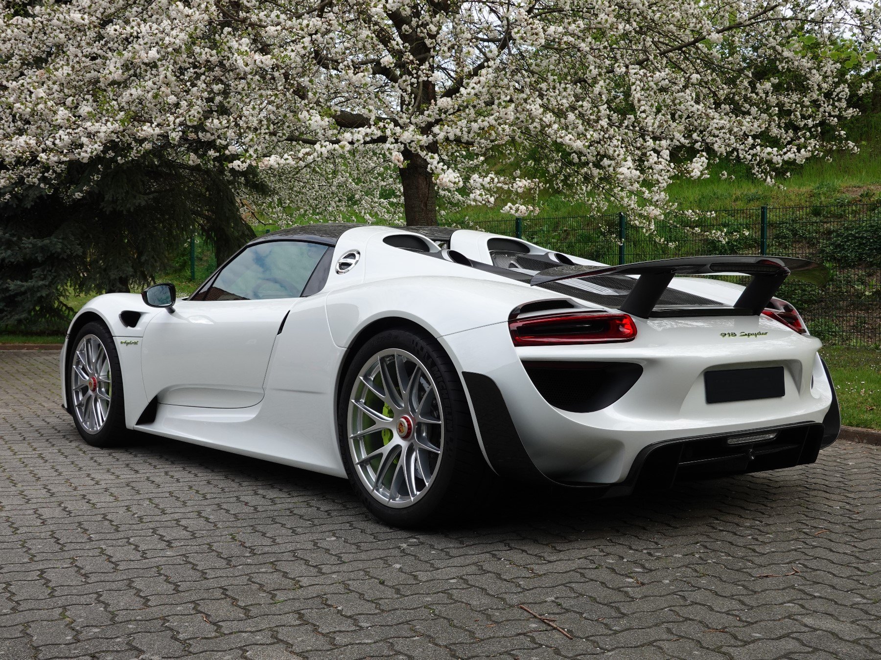 15 Porsche 918 Spyder Weissach Paket Erst 1 090 Km Classic Driver Market