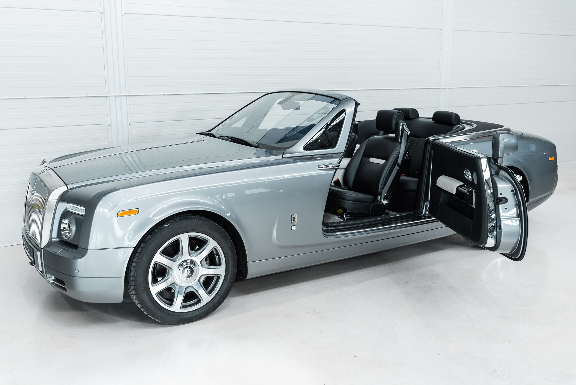 Used 2009 RollsRoyce Phantom for Sale Near Me  Edmunds