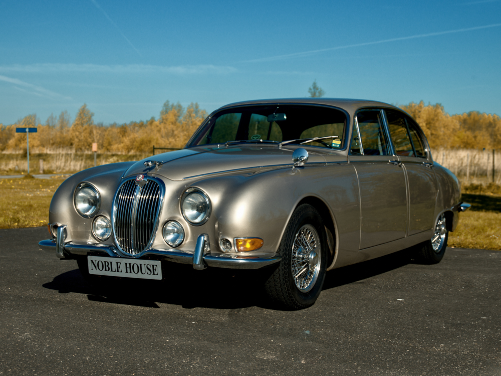 Ягуар Type 1961 e красный
