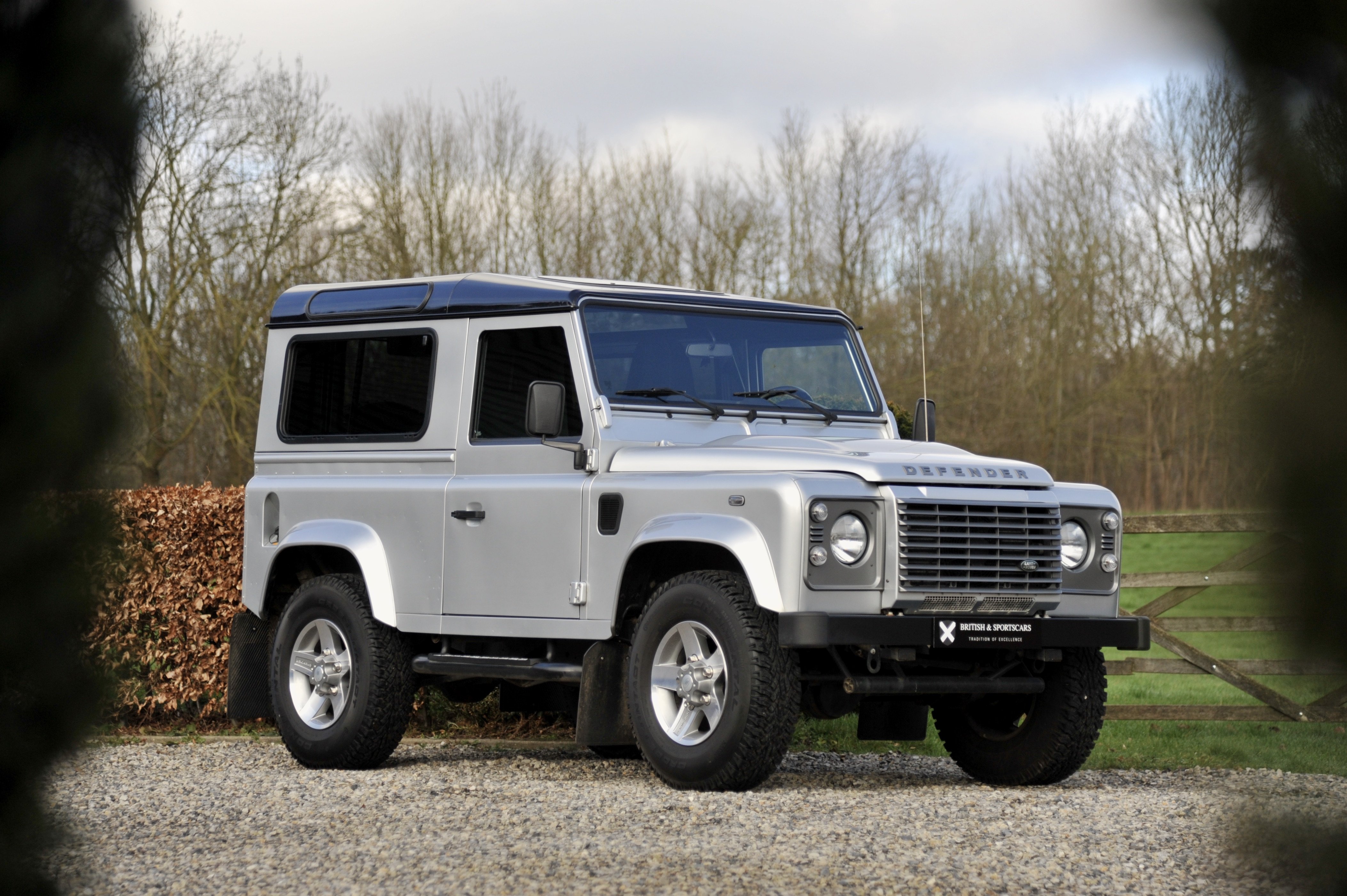 Land Rover Defender Classic Driver Market