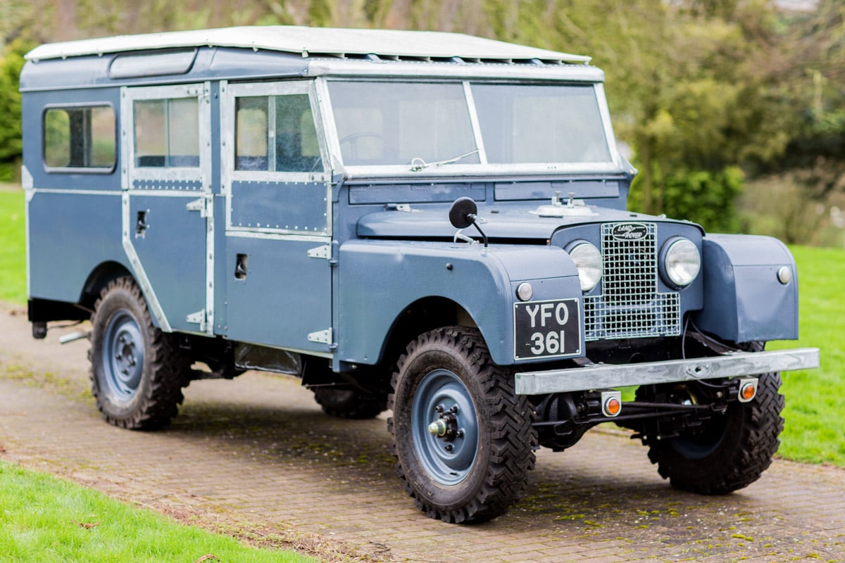 Defender classic. Ленд Ровер Дефендер 1. Ленд Ровер 1957. Ленд Ровер Сериес. Land Rover Defender первый.