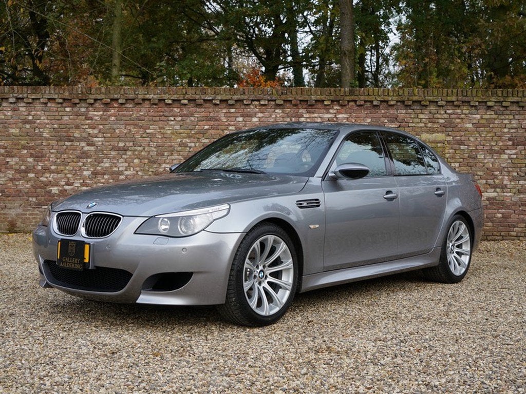 2005 BMW M5 (E60) Manual 