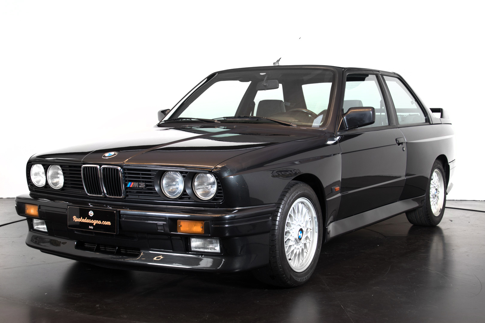 Бмв 1986. BMW m3 e30 1986. BMW e30 1986 года. БМВ 3 1986. БМВ 1986 года.