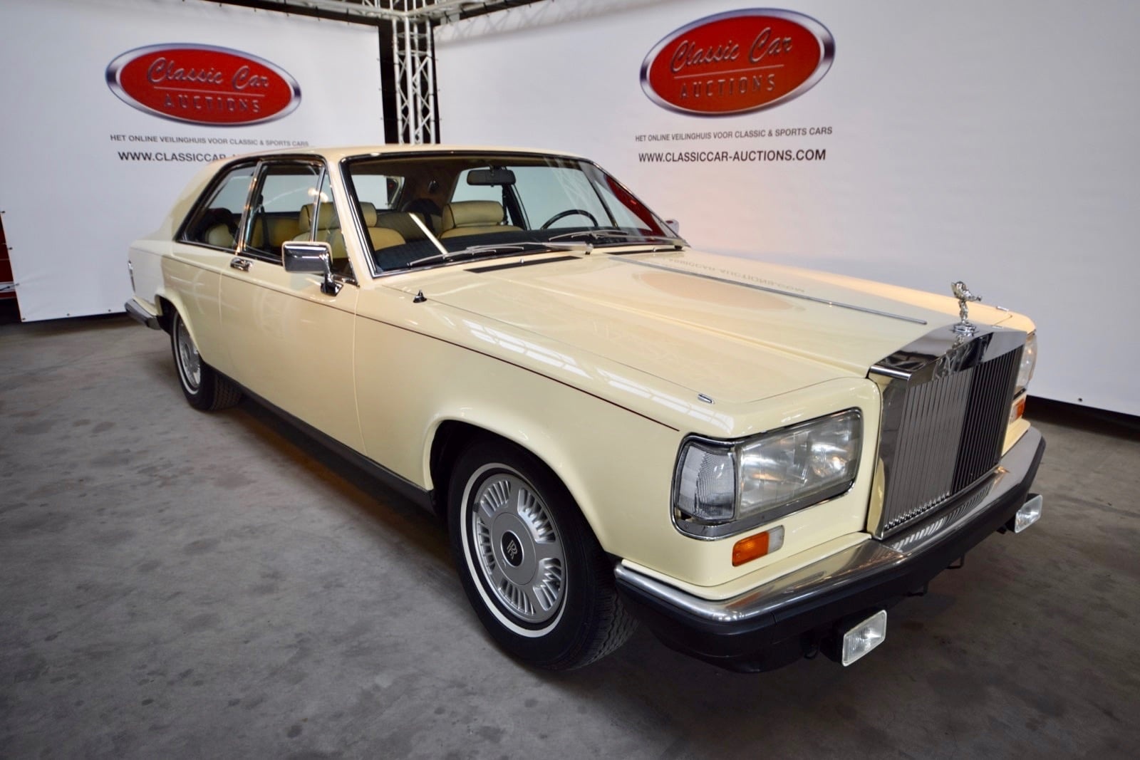 Currently Dismantling  RollsRoyce Silver Shadow 1975  FSD656  Flying  Spares