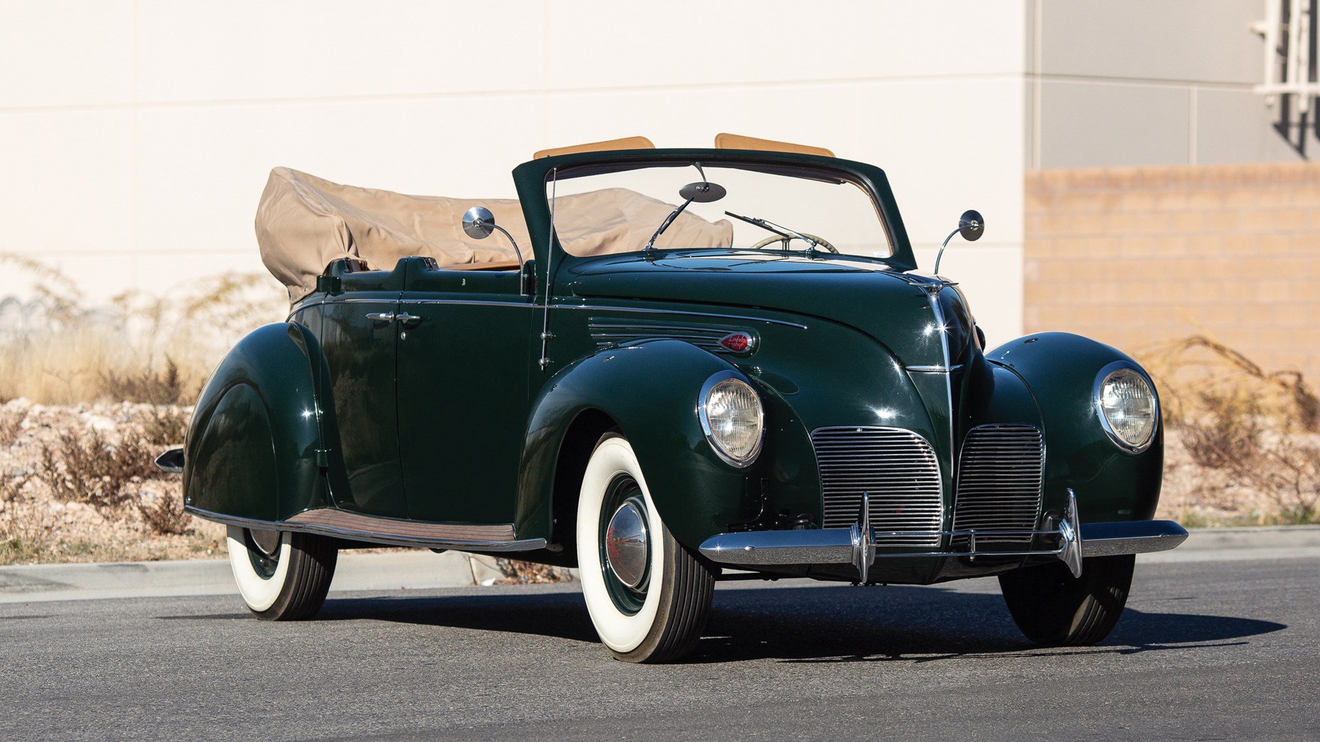 1938 Lincoln Zephyr - Convertible Sedan