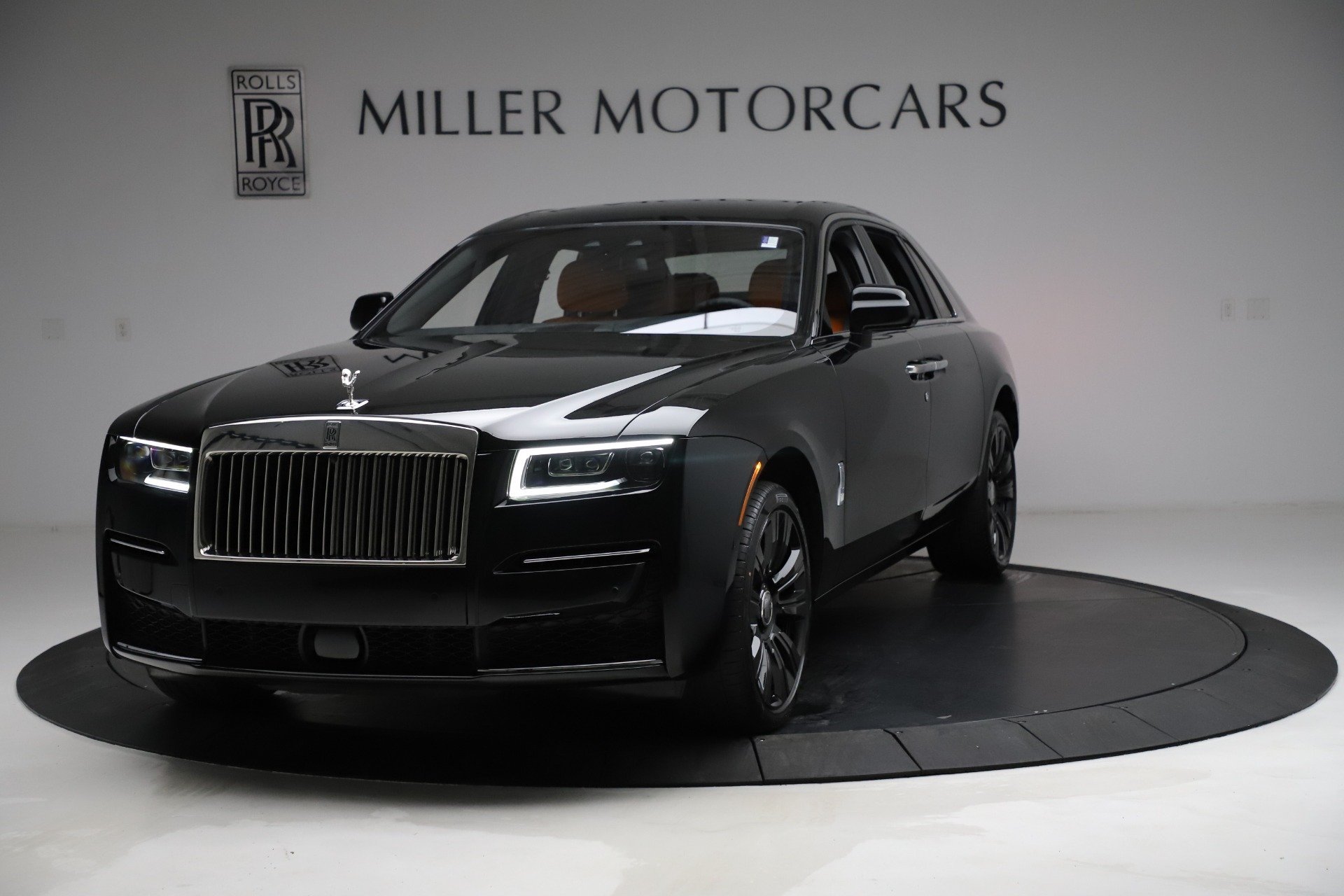 RollsRoyce Ghost Black Badge thế hệ mới giá từ 337 tỉ đồng  sedan đắt  thứ 2 Việt Nam  Tuổi Trẻ Online
