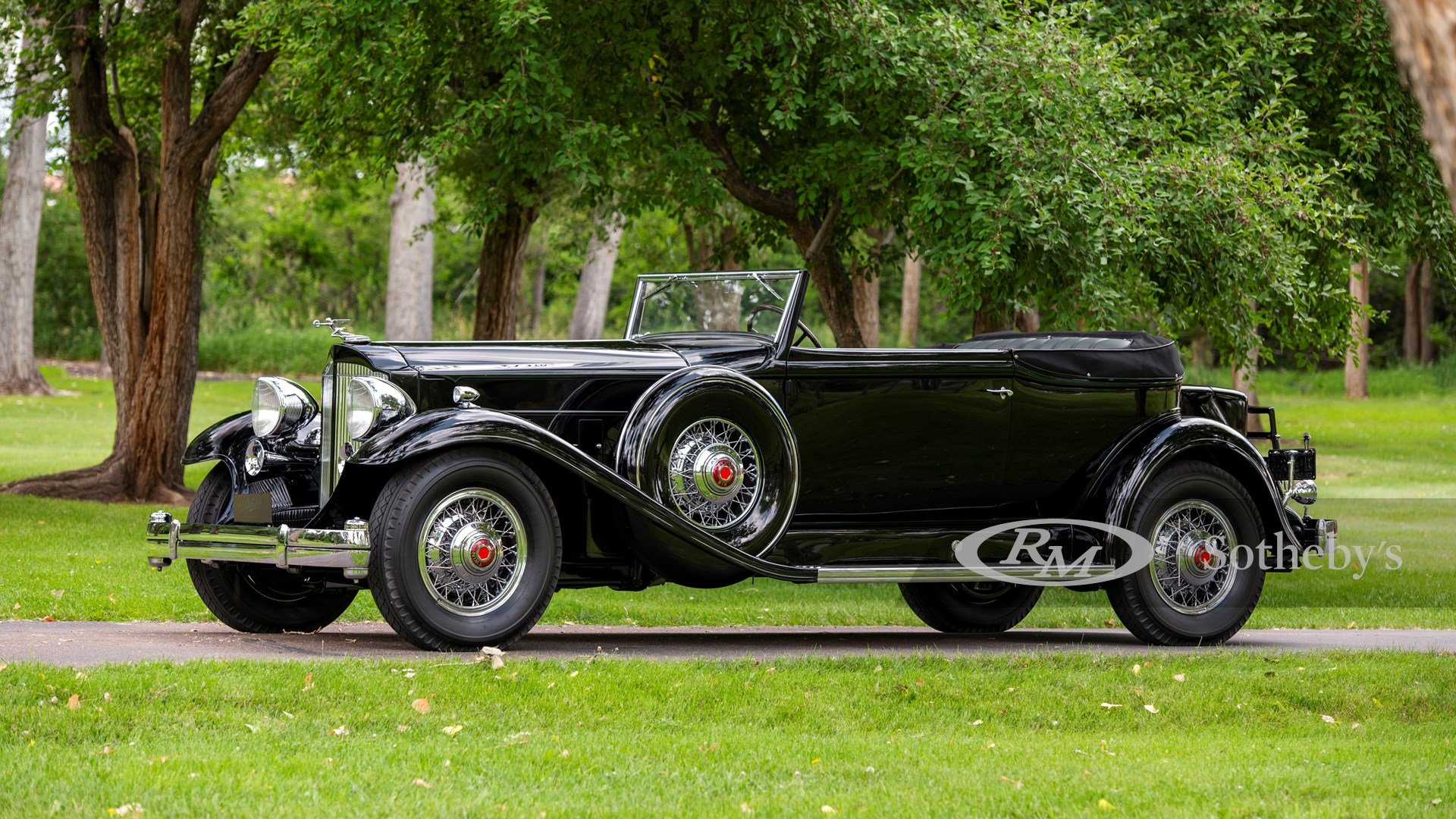 1932 Packard Twin Six - Convertible Victoria