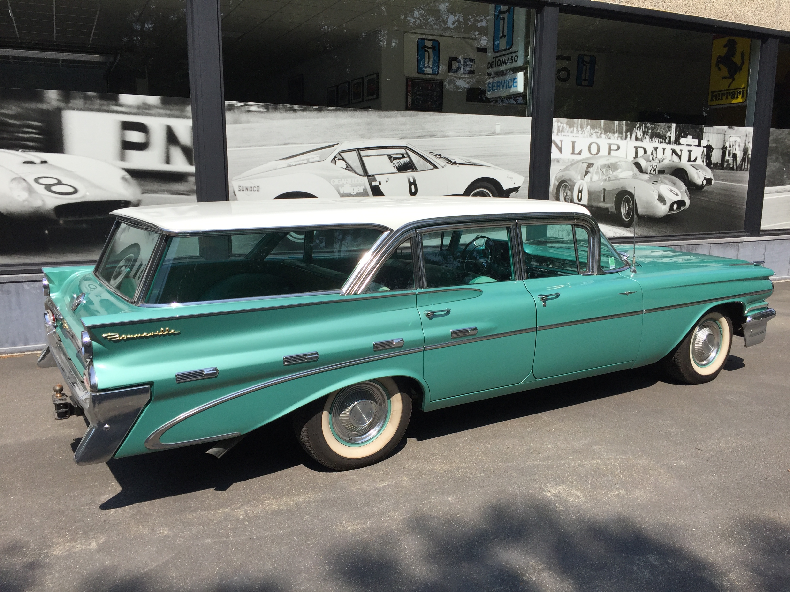 1959 Pontiac Bonneville Safari Station Wagon