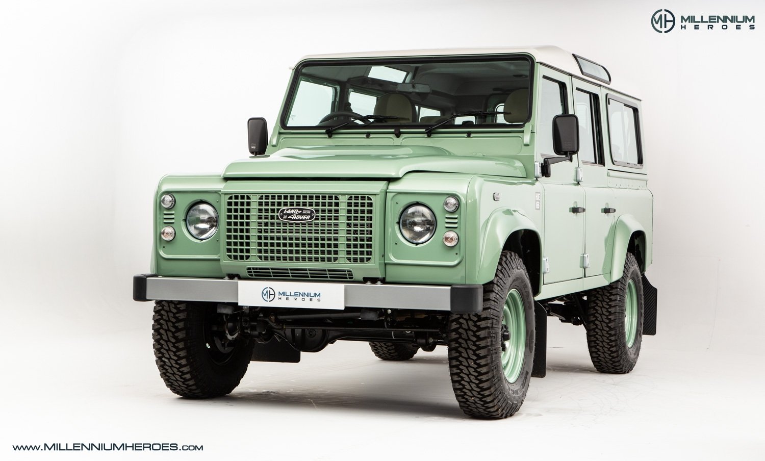 moeilijk Bijdragen Masaccio 2015 Land Rover Defender - LAND ROVER DEFENDER 110 HERITAGE EDITION // 1 OF  400 // 557 MILES | Classic Driver Market