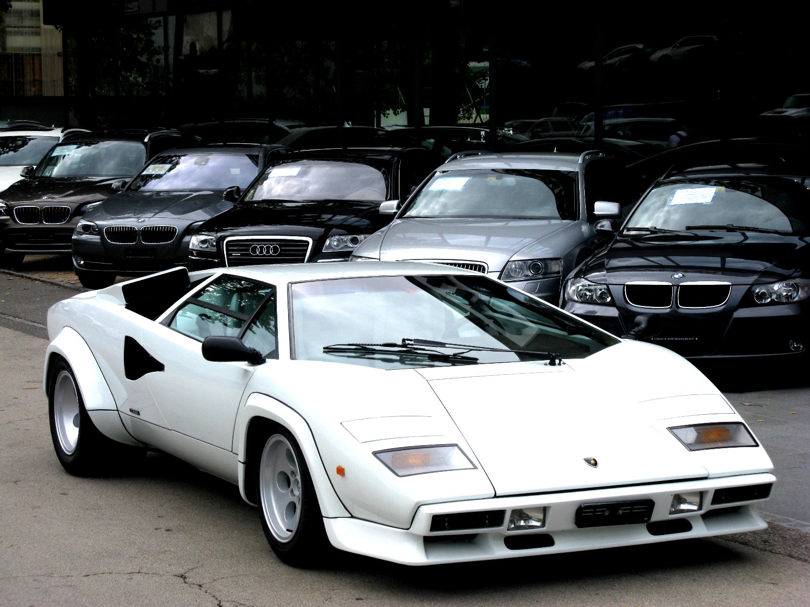 1983 Lamborghini Countach - LP400 S II | Classic Driver Market