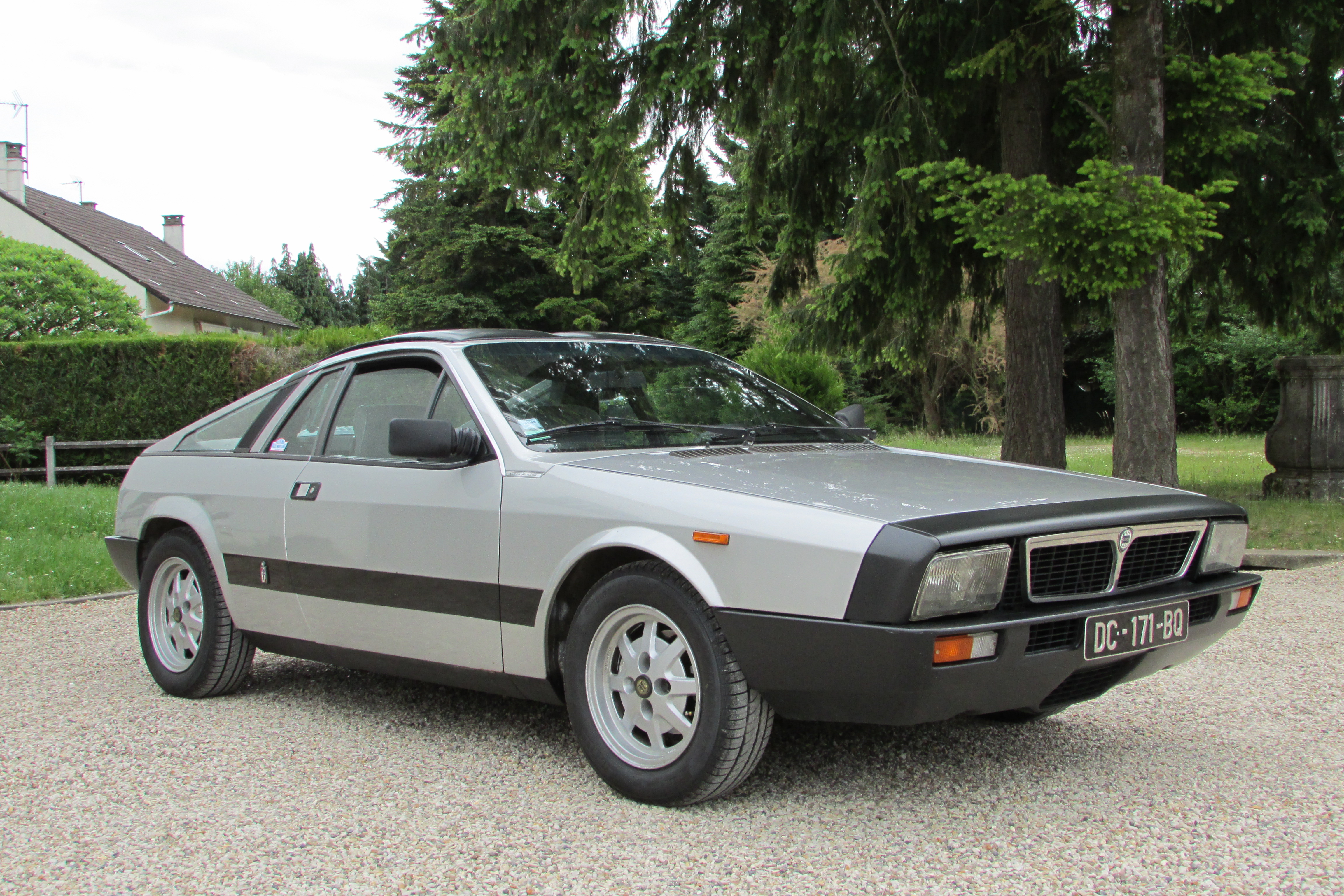 Why Everyone'S Suddenly Obsessed With The '89 Monte Carlo - f57pc8i