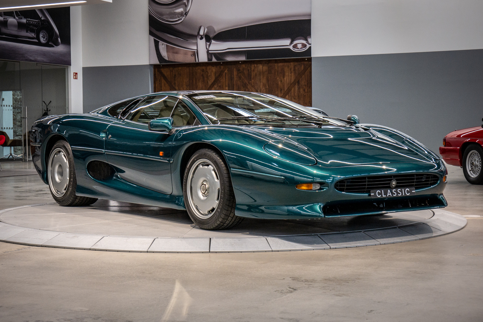 Jaguar XJ 220