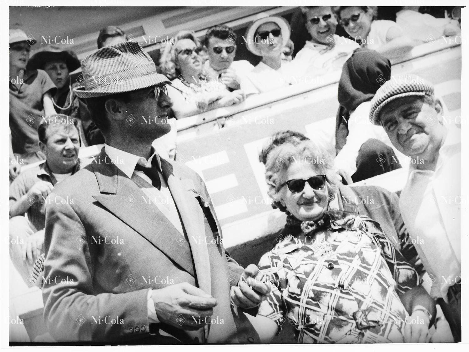 Ferrari Original B/W press photo Laura Ferrari and race organisator