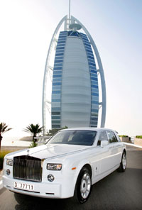 Thêm 4 chiếc Rolls Royce trắng gia nhập khách sạn Burj Al Arab