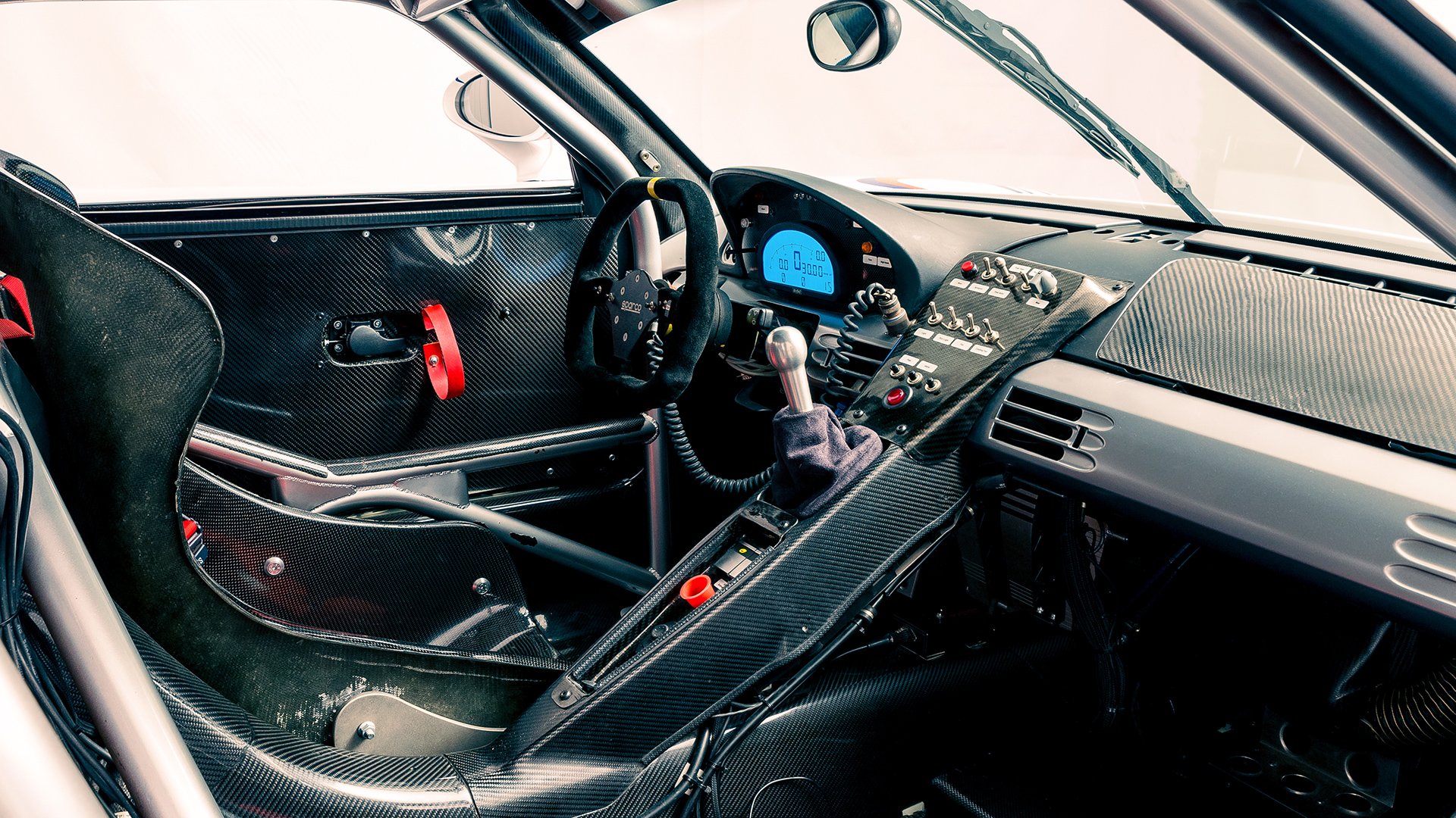 carrera_gt_r_interieur_bearbeitet-7.jpg