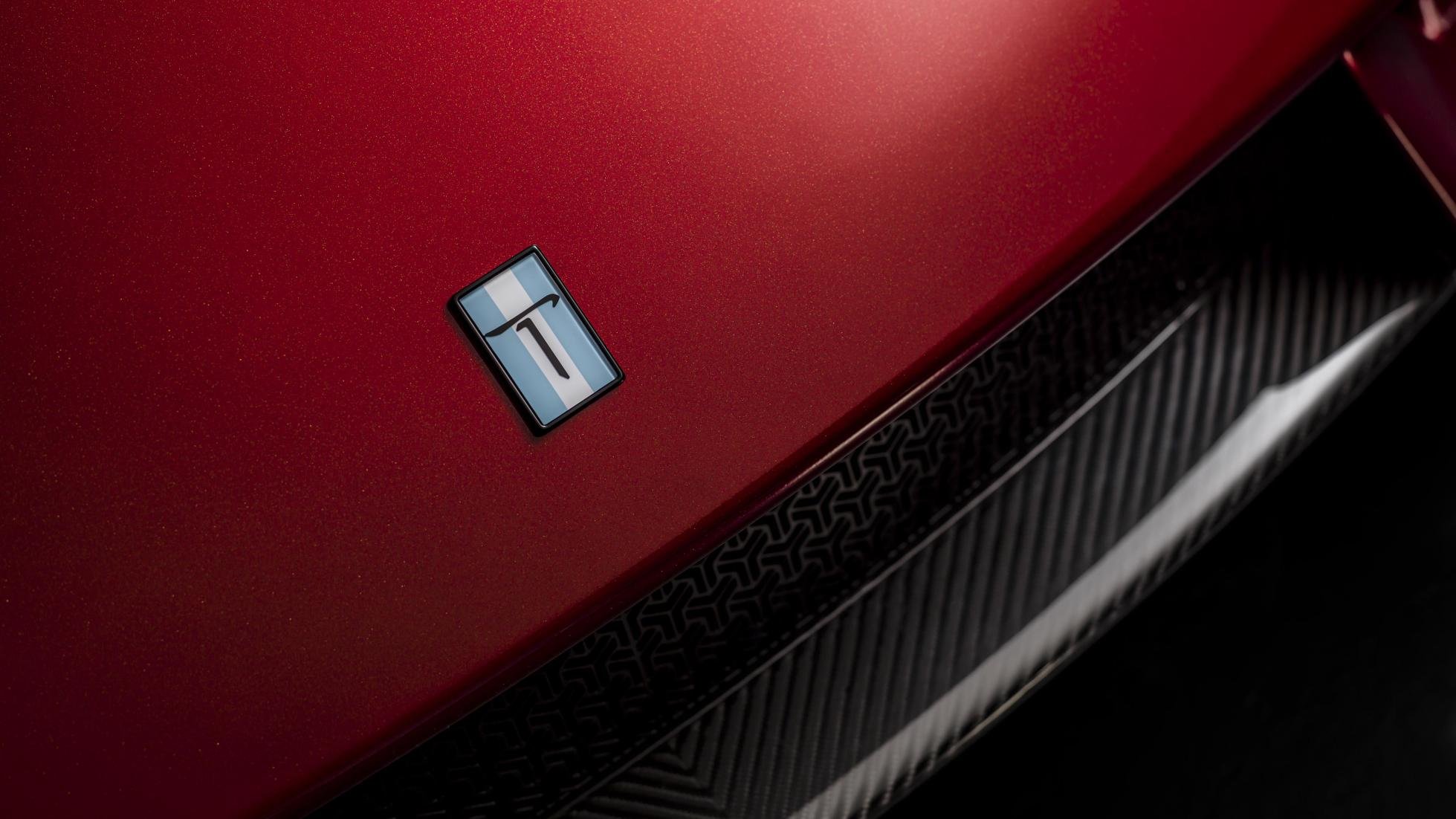 de-tomaso-p72-badge.jpg