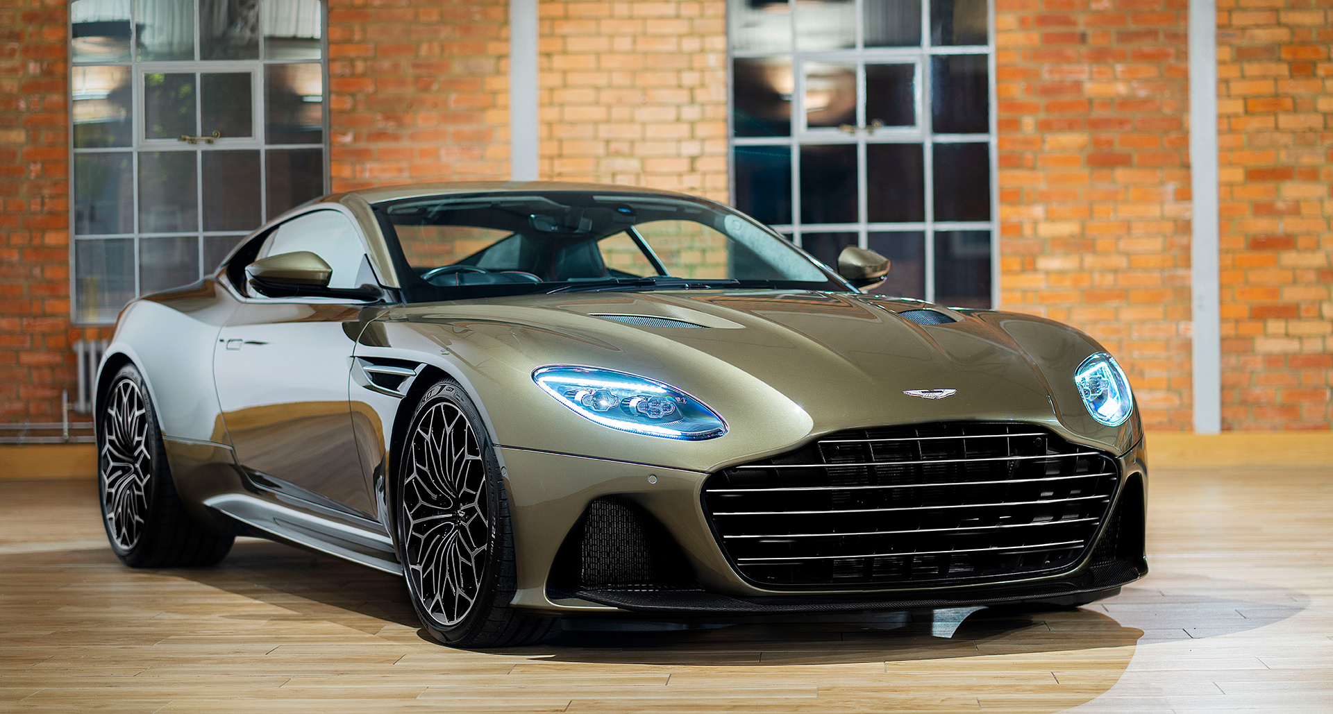 ohmss-dbs-superleggera-2.jpg?itok=WXfvBj
