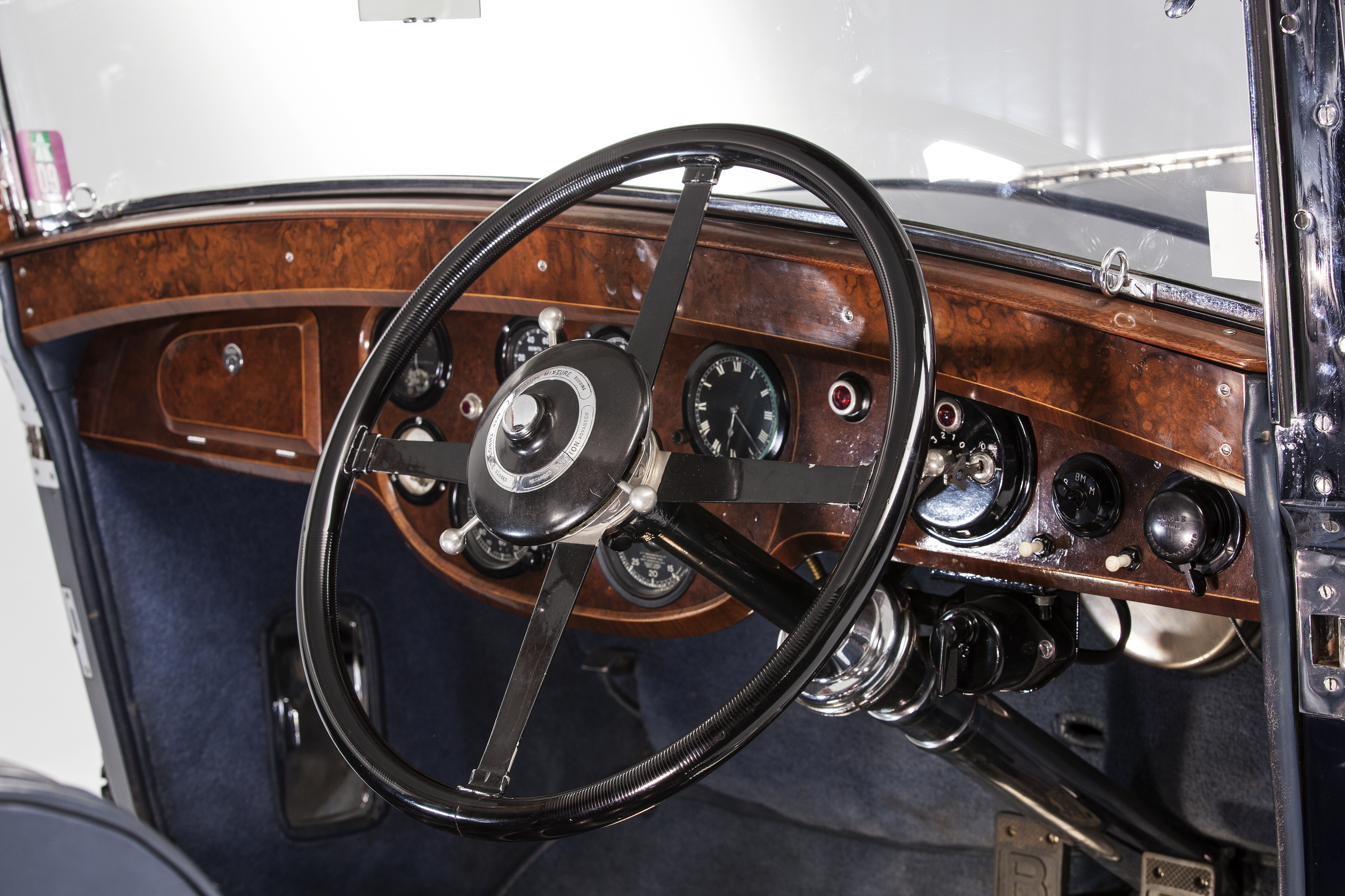 Dashboards - Page 29 Bentley_8l_14_1