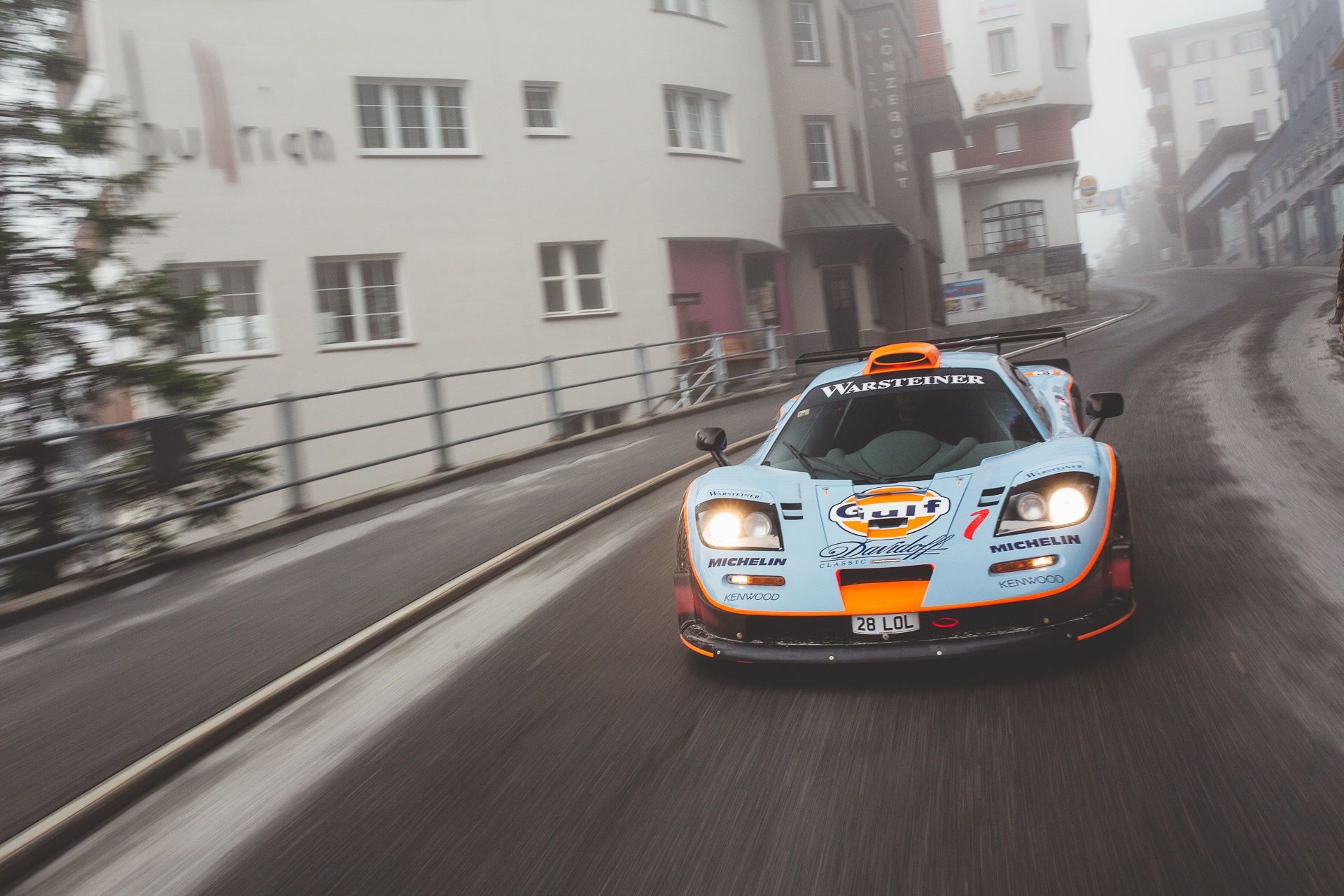 Mit Einem Mclaren F1 Gtr Longtail Durch Die Schweizer Alpen