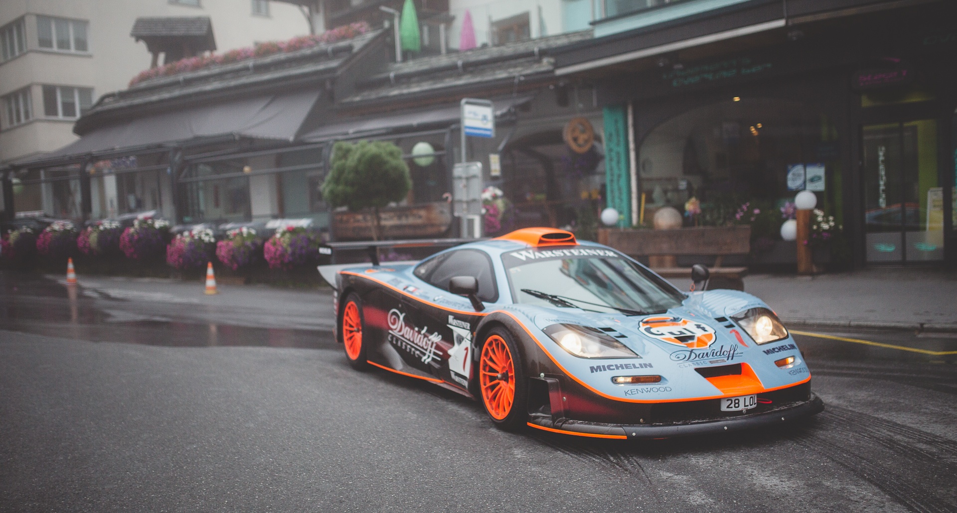 Mit Einem Mclaren F1 Gtr Longtail Durch Die Schweizer Alpen