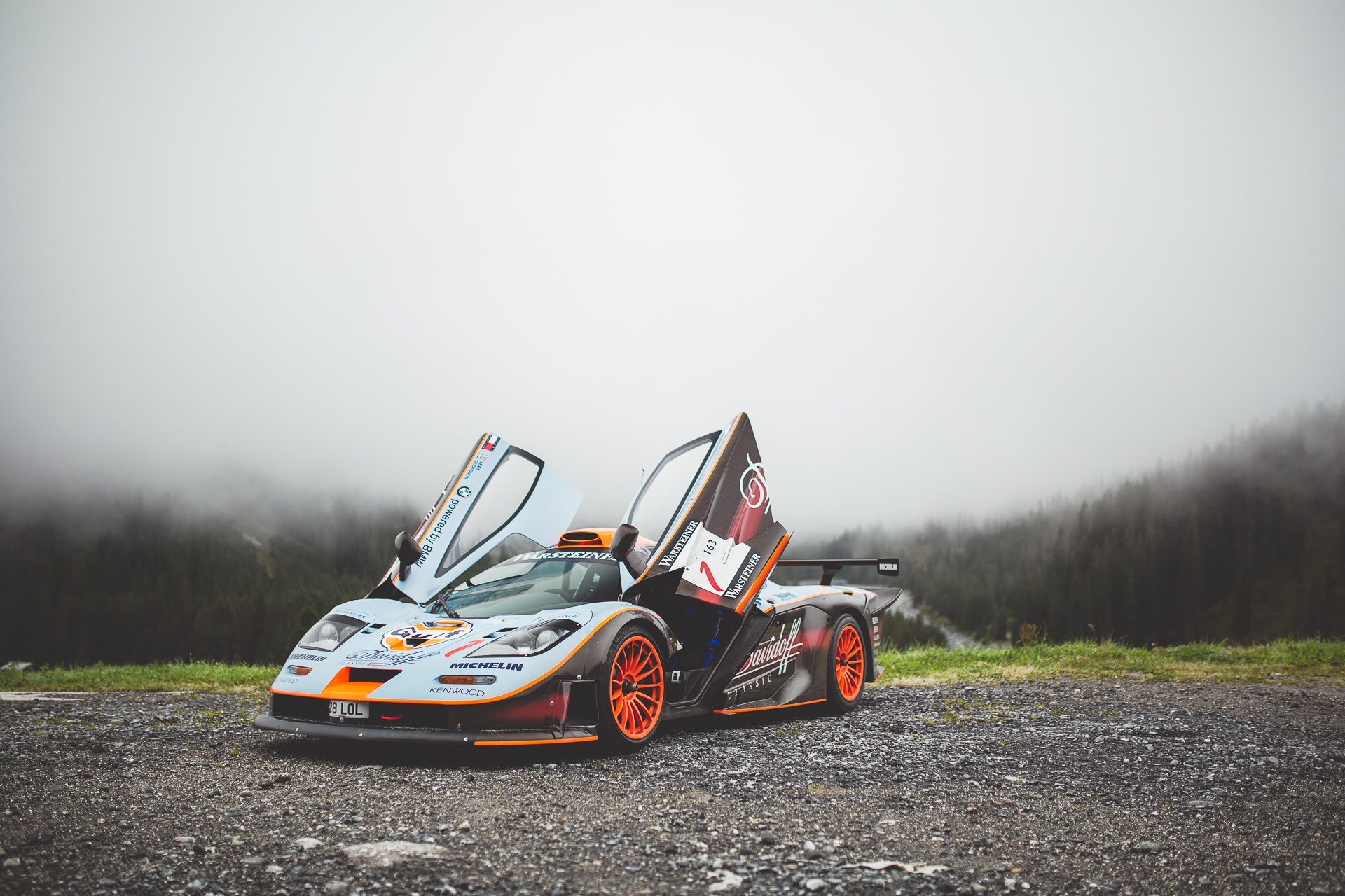 Mit Einem Mclaren F1 Gtr Longtail Durch Die Schweizer Alpen