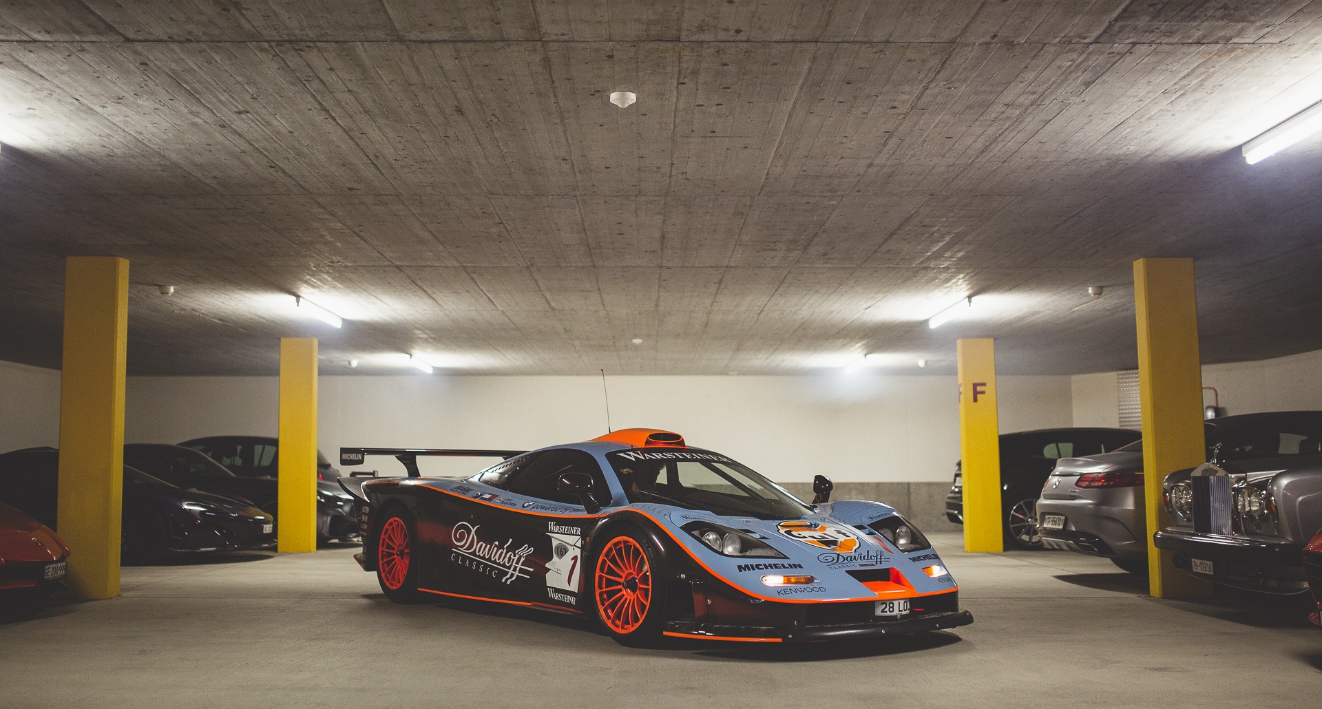 Mit Einem Mclaren F1 Gtr Longtail Durch Die Schweizer Alpen