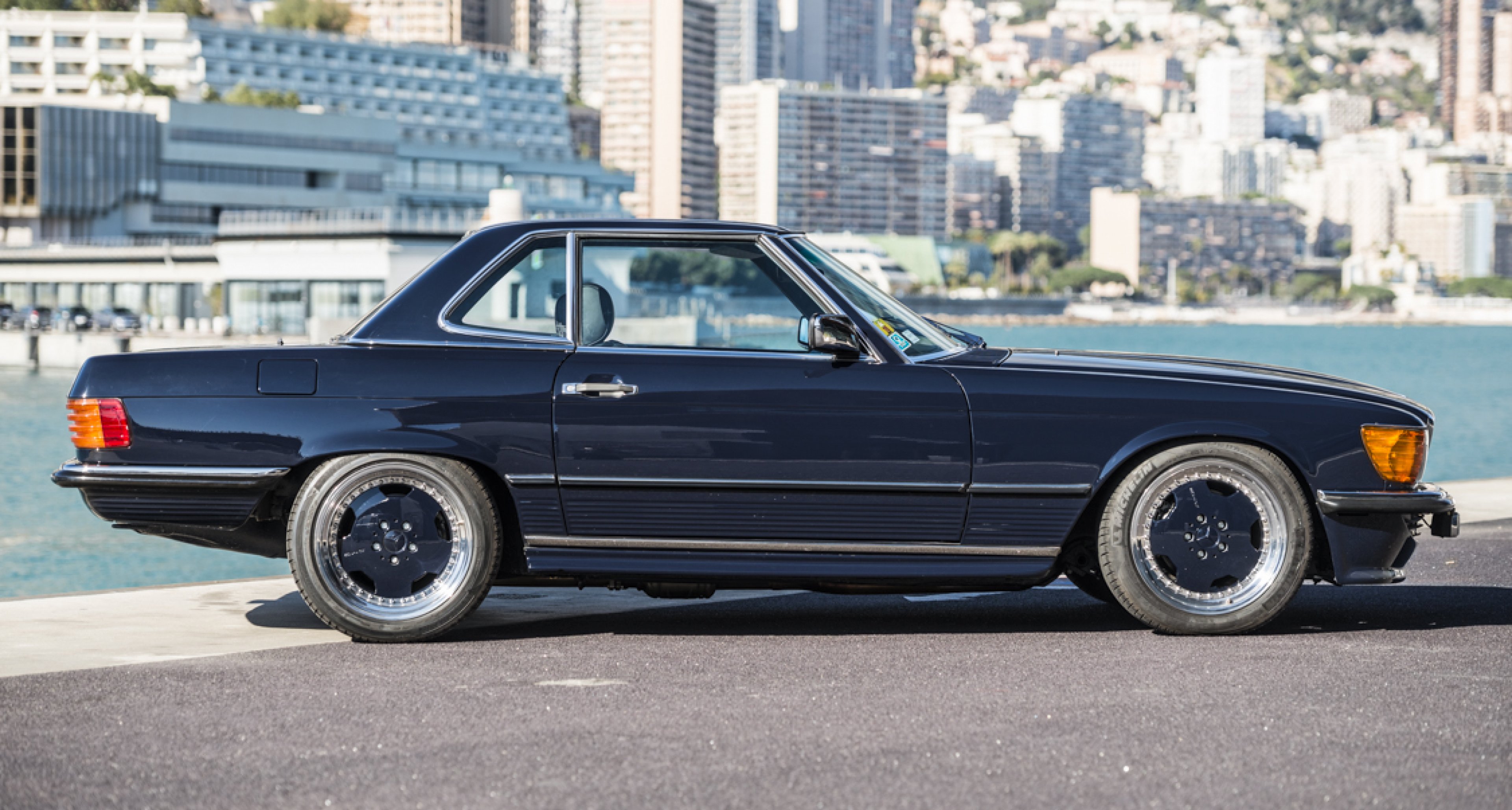 This Mercedes 560 Sl 6 0 Amg Hammered Away The Businessman S Blues Classic Driver Magazine