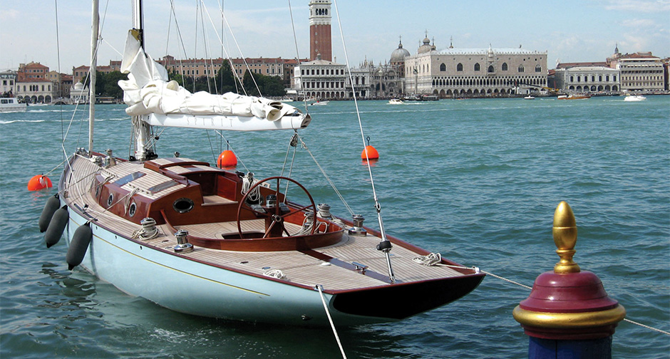 007 casino royale yacht
