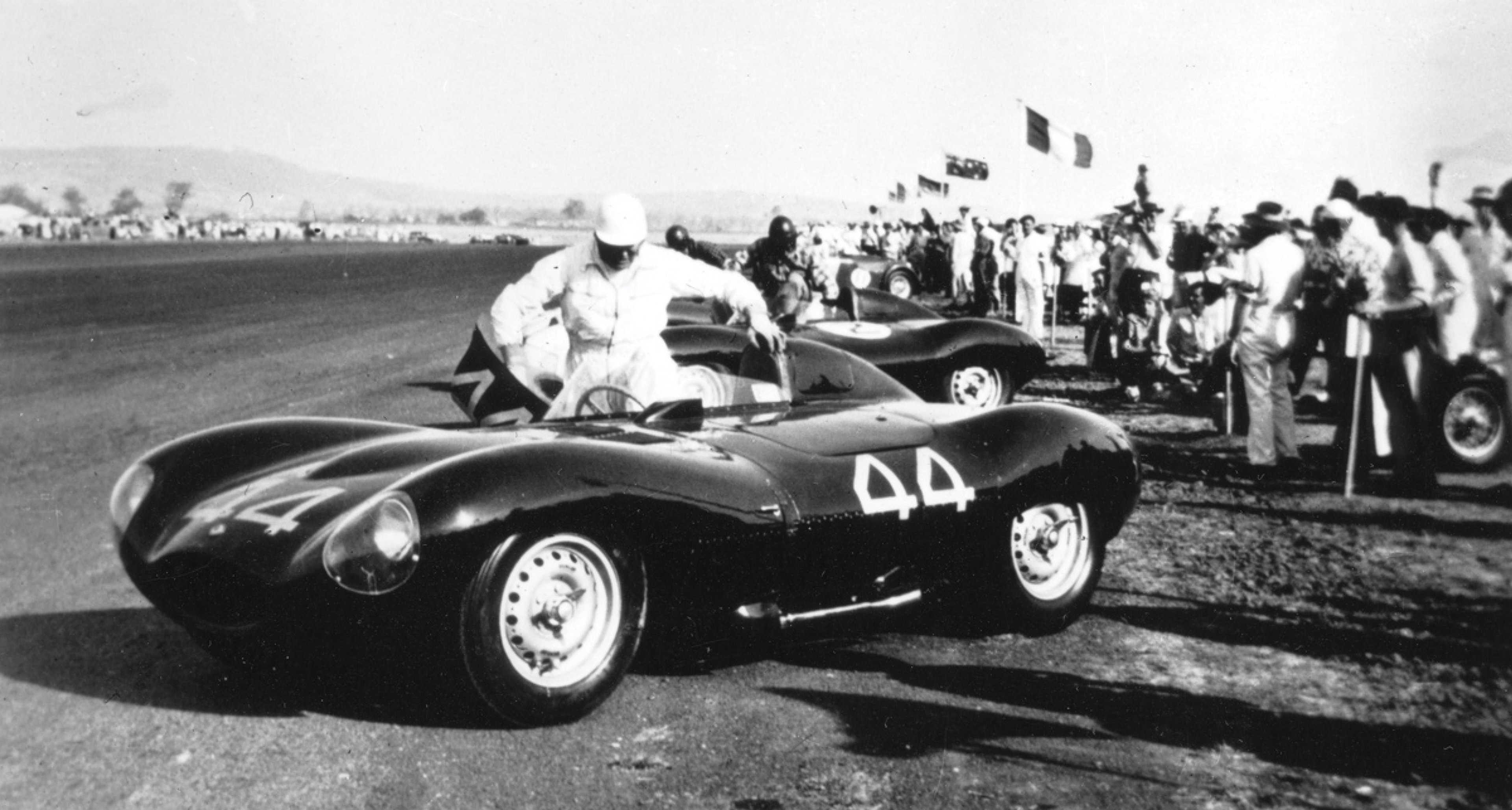 Lot 30: 1955 Jaguar D-Type € 4.100.000 - 4.700.000