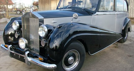 Old Ghost Rolls Royce Silver Wraith By James Young