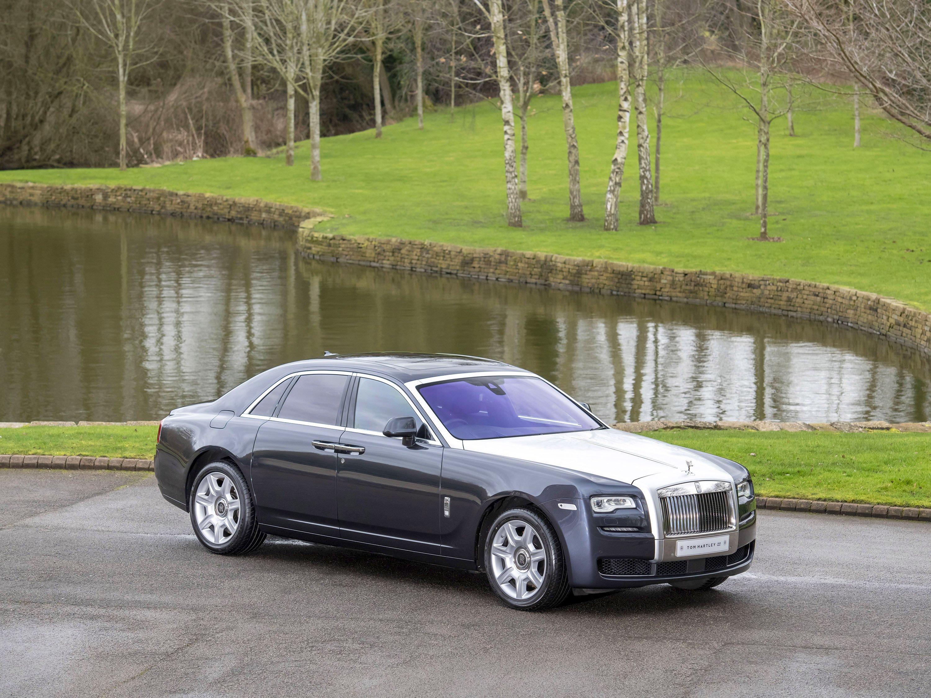 Khám phá RollsRoyce Ghost 2015 chạy êm như tuyết rơi
