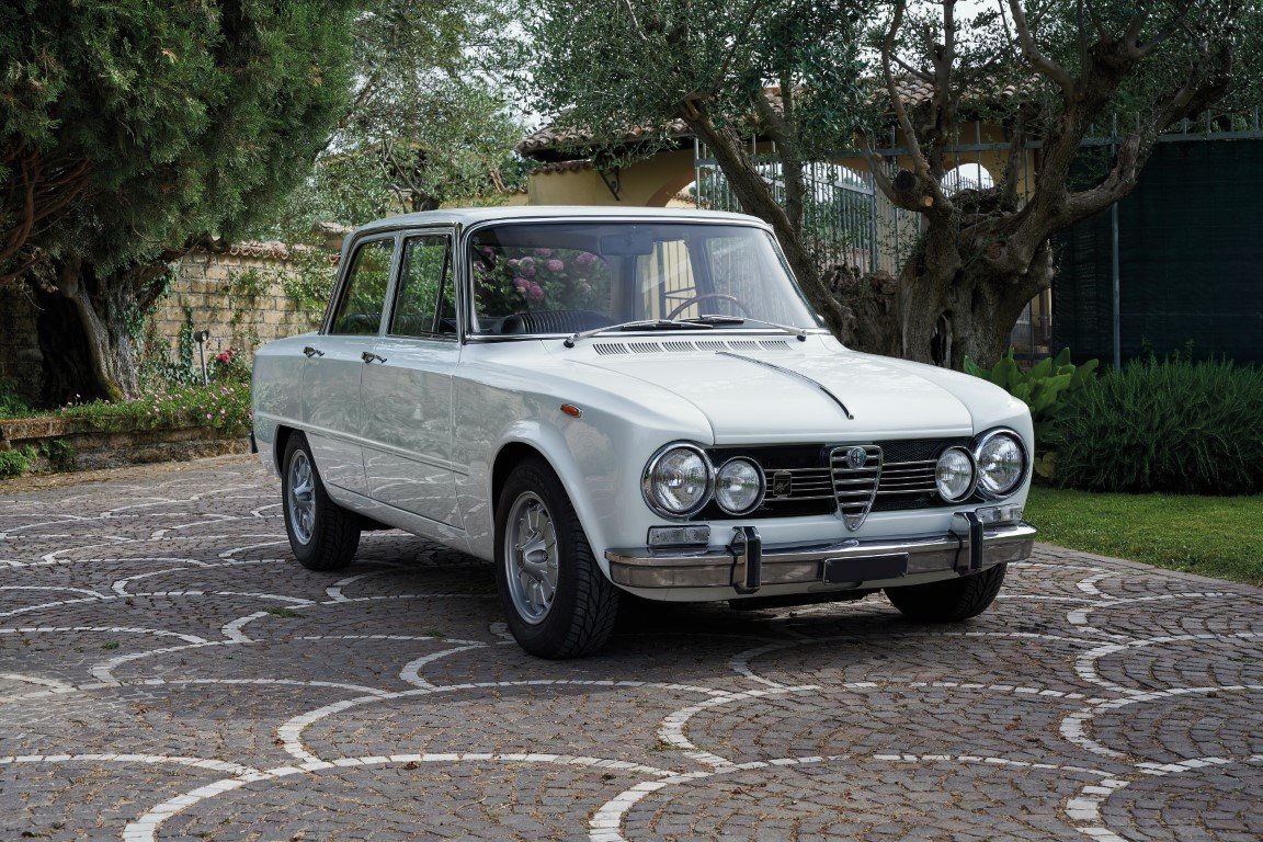 1969 Alfa Romeo Giulia - Super 1.6 Biscione | Classic Driver Market