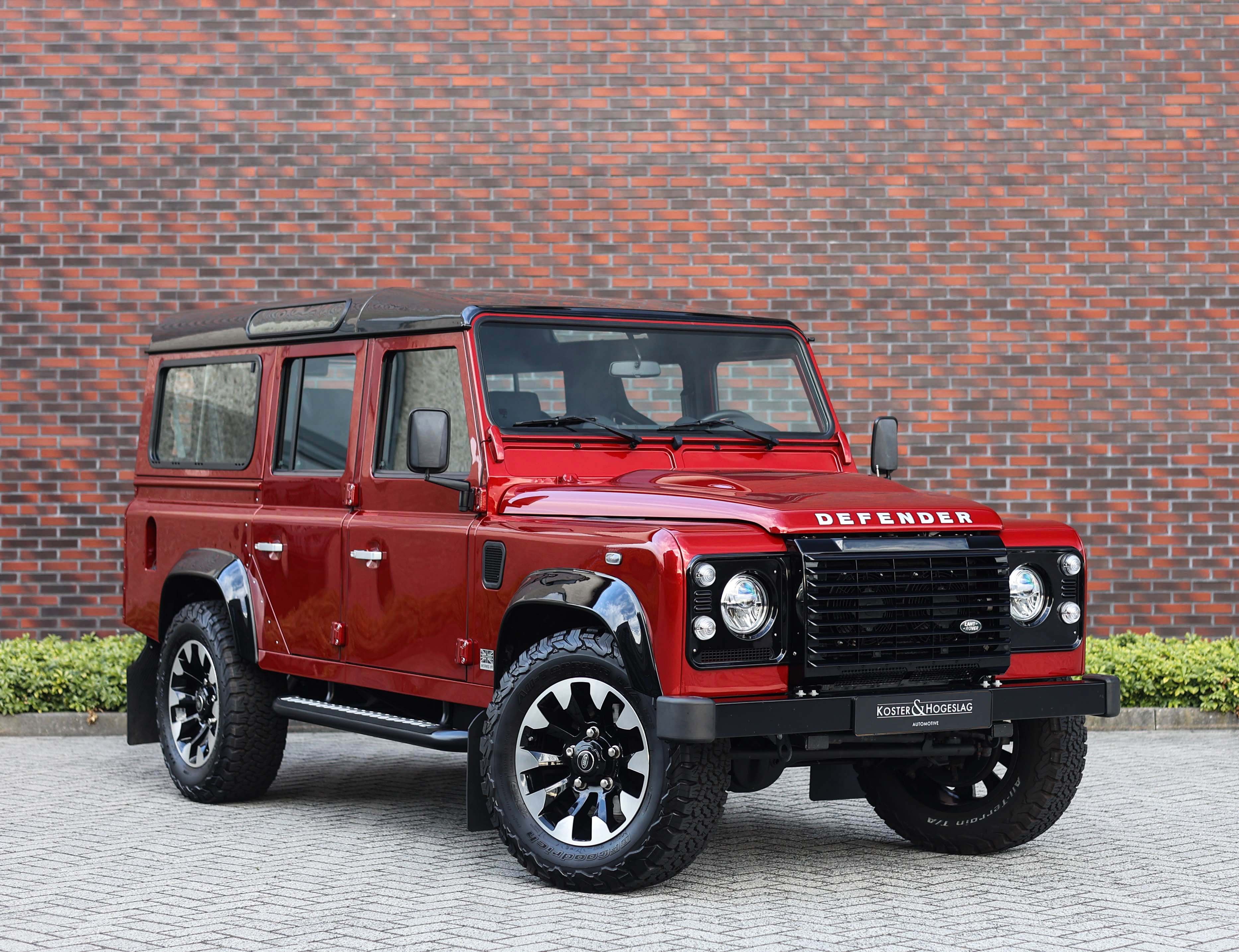 Land Rover Defender works v8