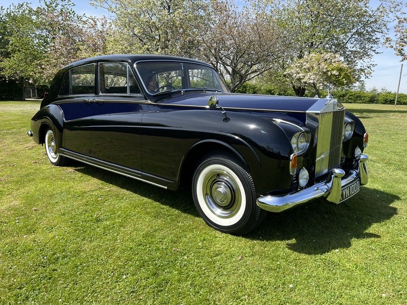 Lot 40  1966 RollsRoyce Phantom V