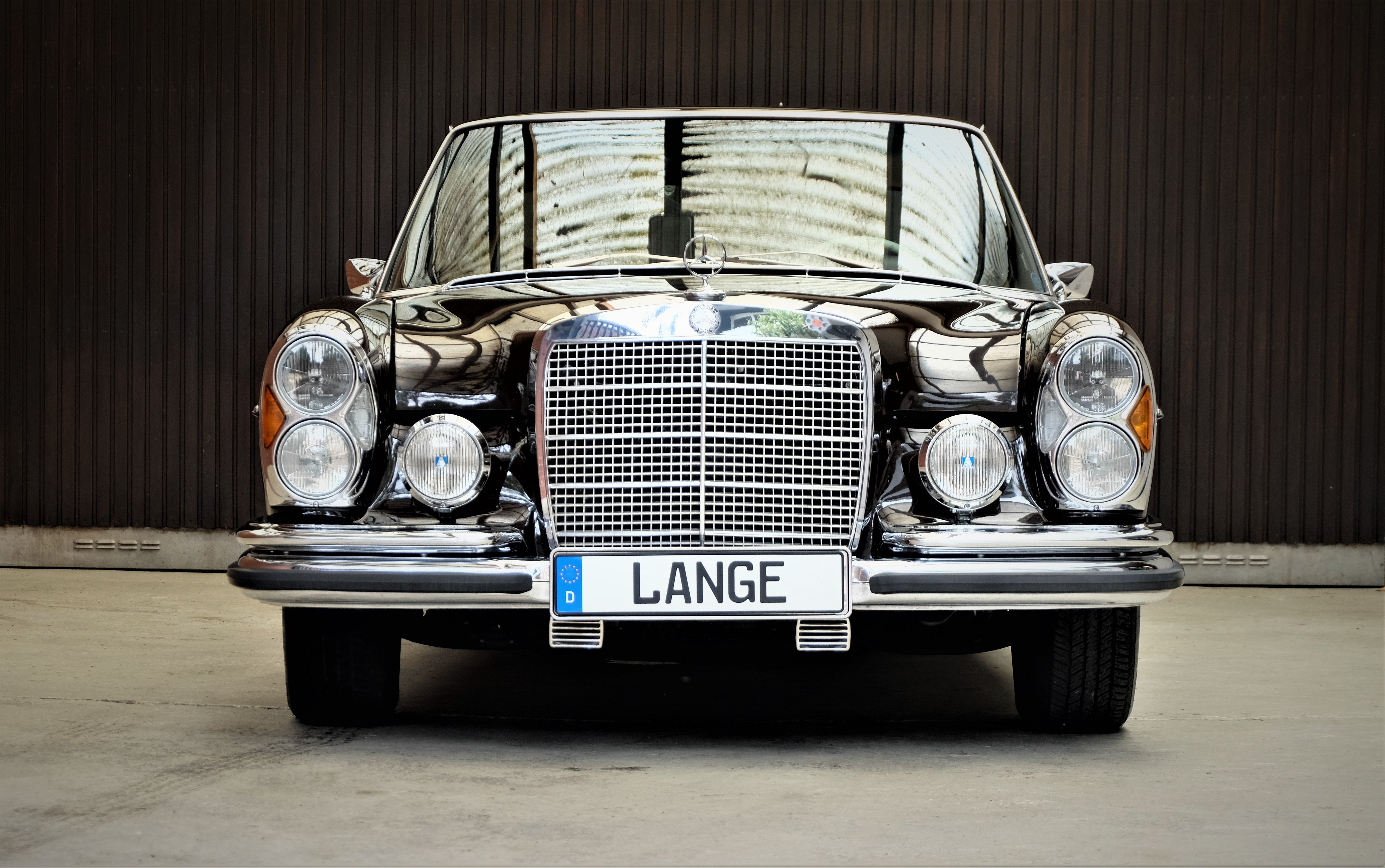 Meet Tiktok'S Famous Blonde Mercedes Driver - wcbwd8a