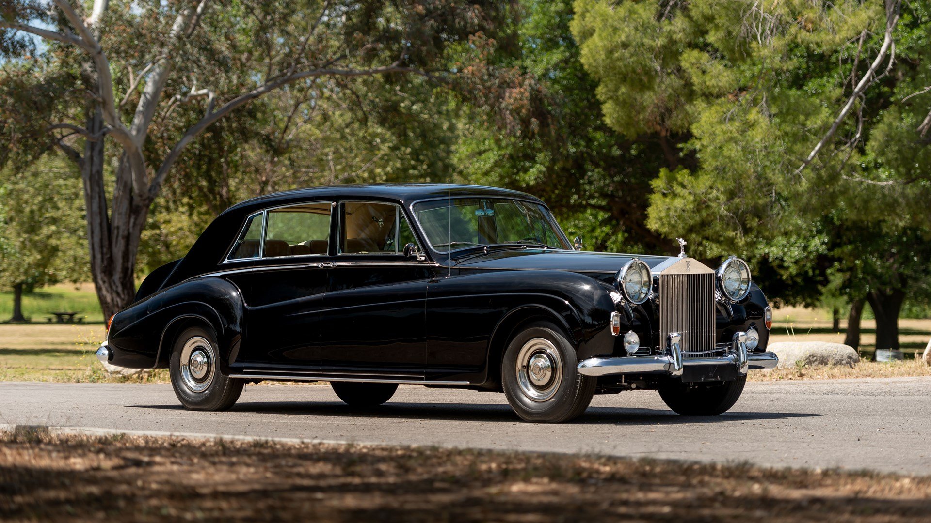 RollsRoyce đổi chủ mới có thoát dớp xui xẻo cho đại gia Việt