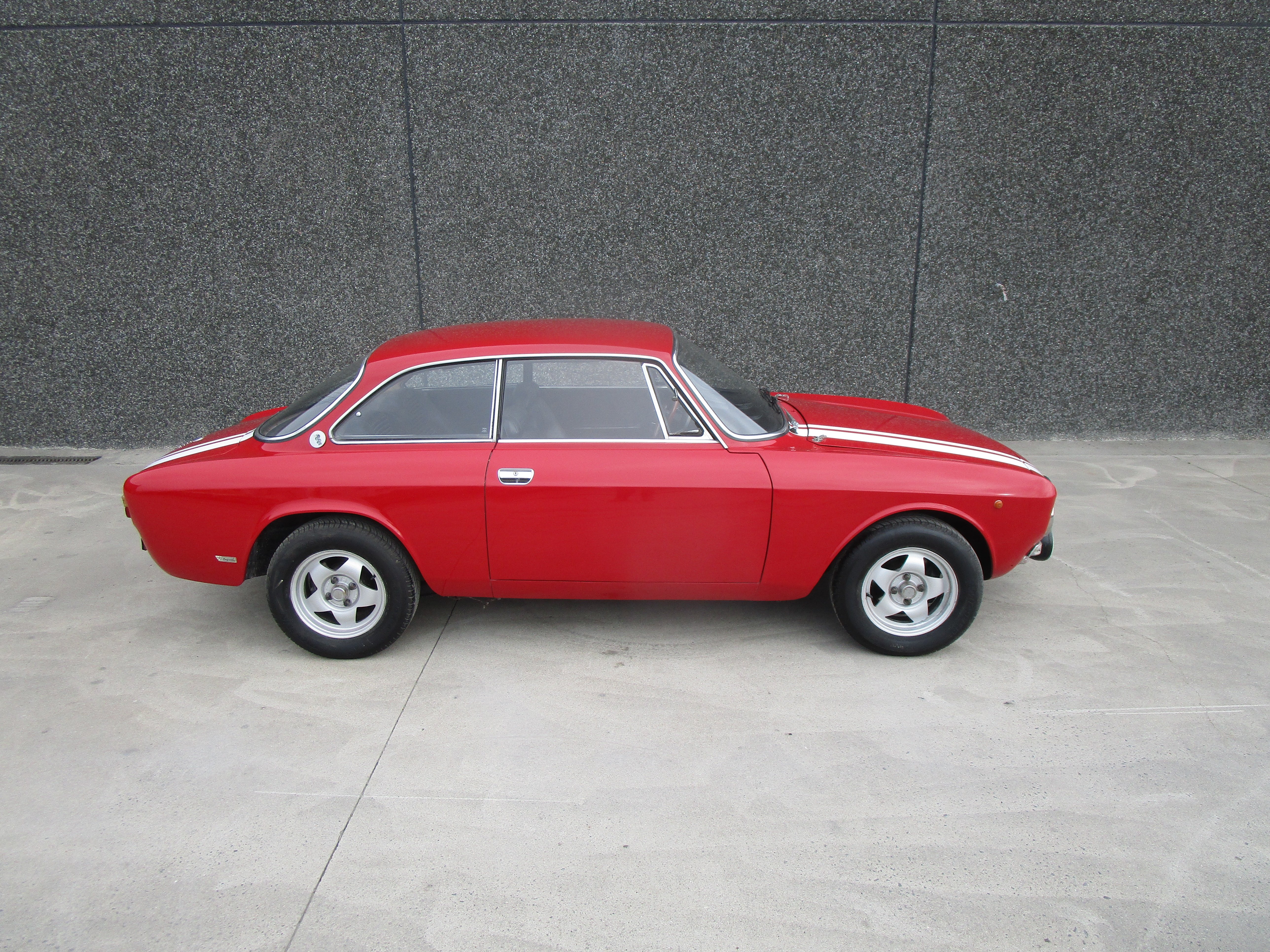 アルファロメオ 2000GT Veloce/Spider 1971 | yfp-ye.org