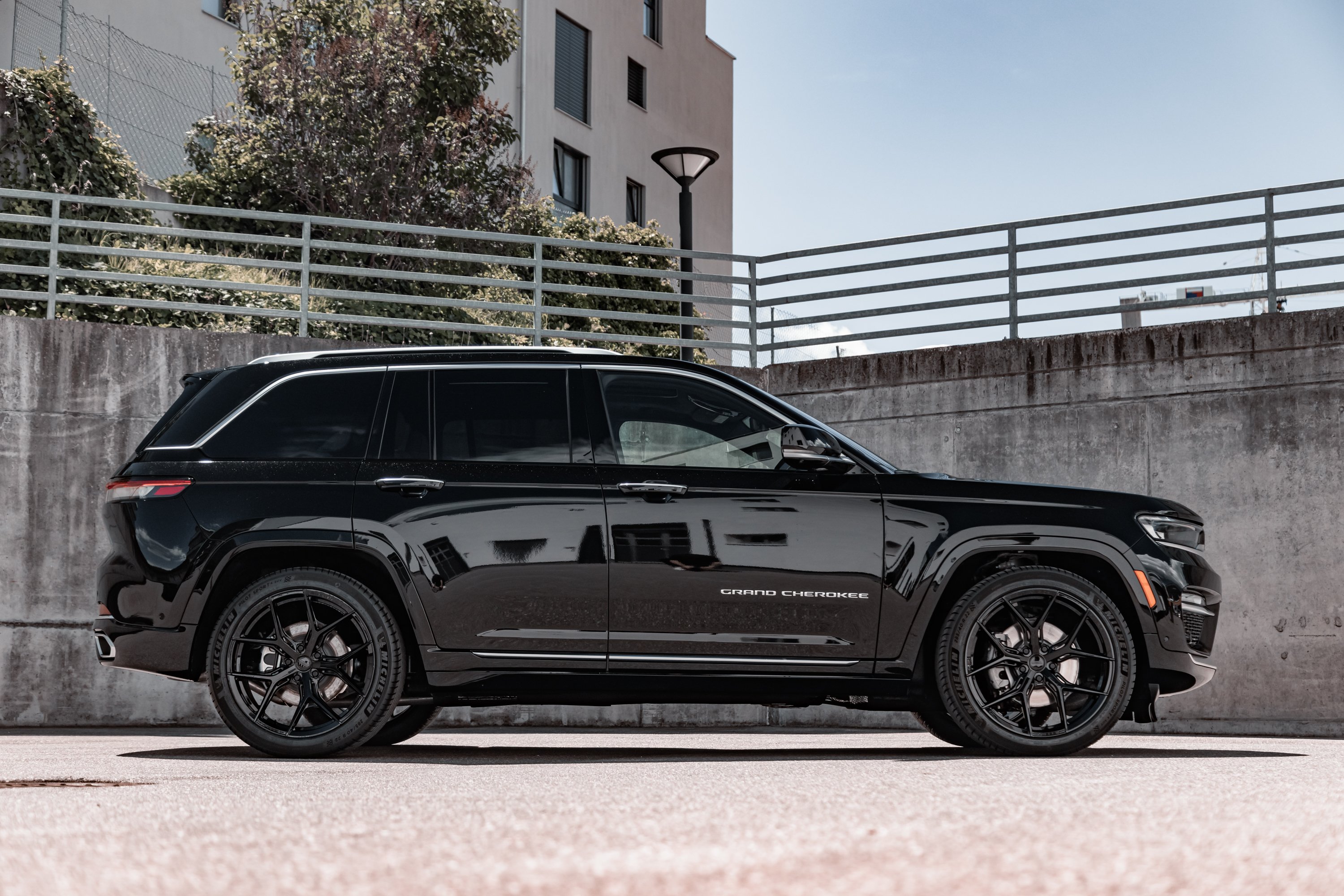 2022 Jeep Grand Cherokee - 5.7 V8 Summit Reserve | Classic Driver Market