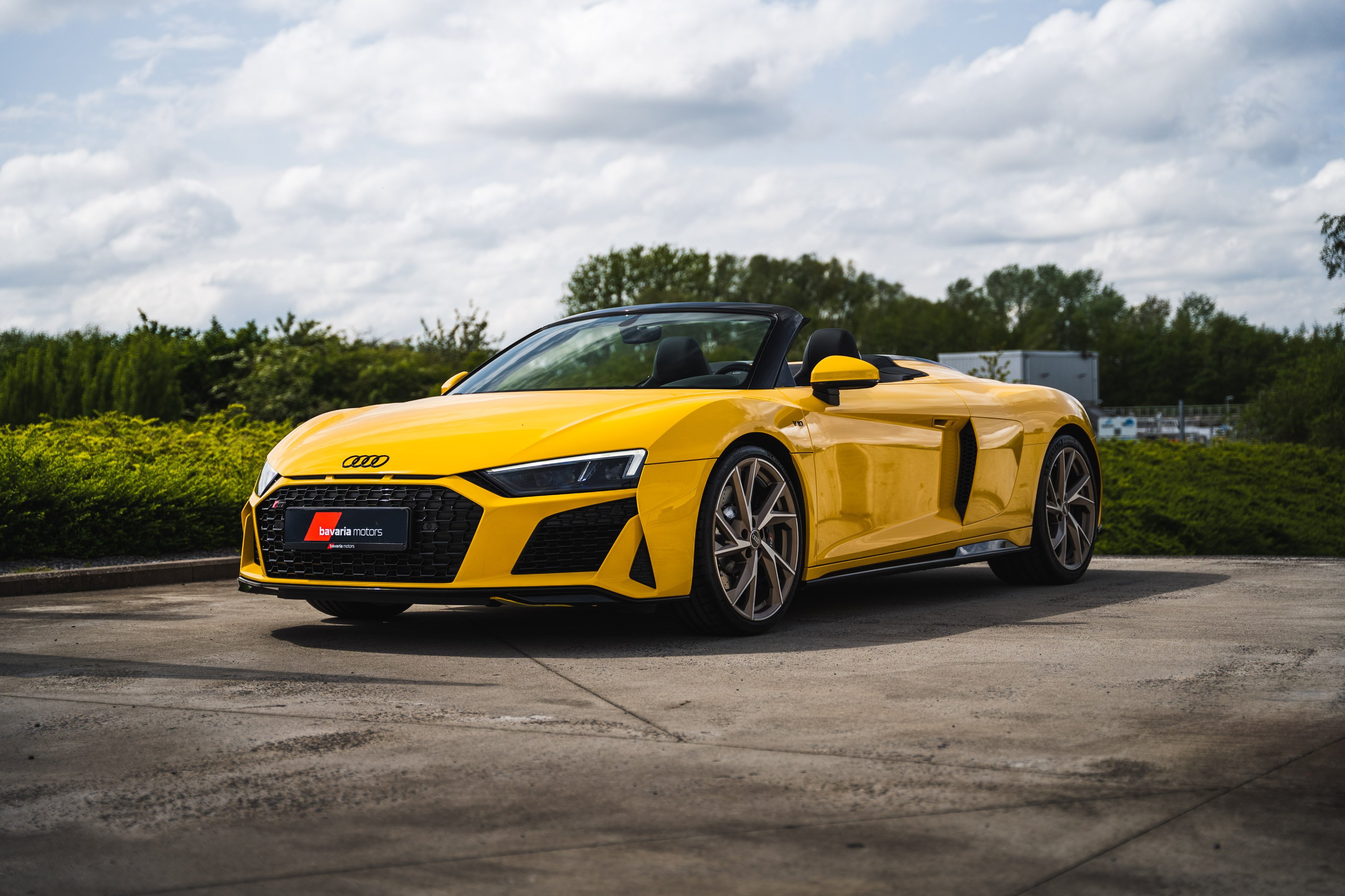 Audi R8 Spyder V10 イエロー What You Learn After Driving the Audi R8 Spyder
